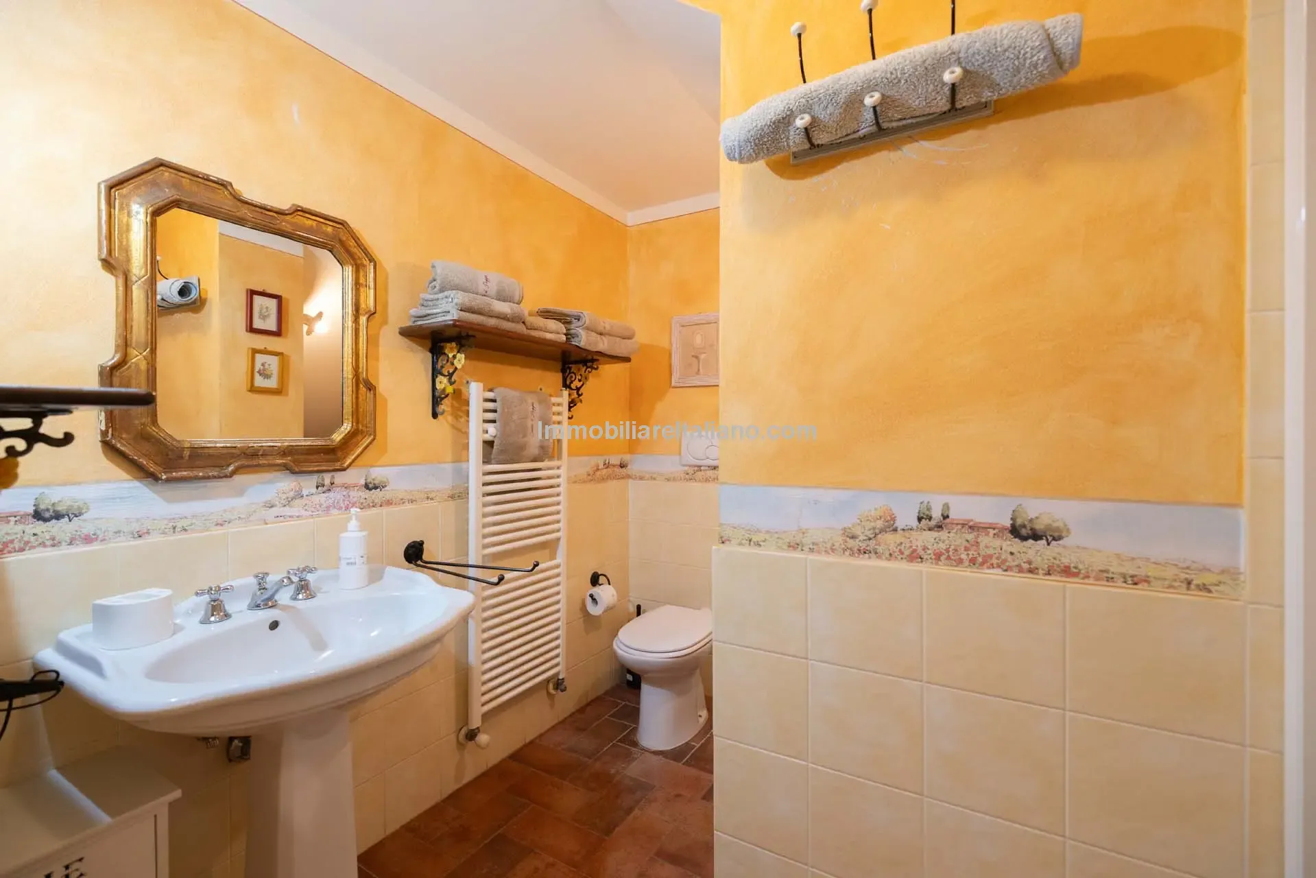 Contemporary 5-Bedroom Villa with Pool in Scenic Tuscany Near Florence - View image 53 of 63