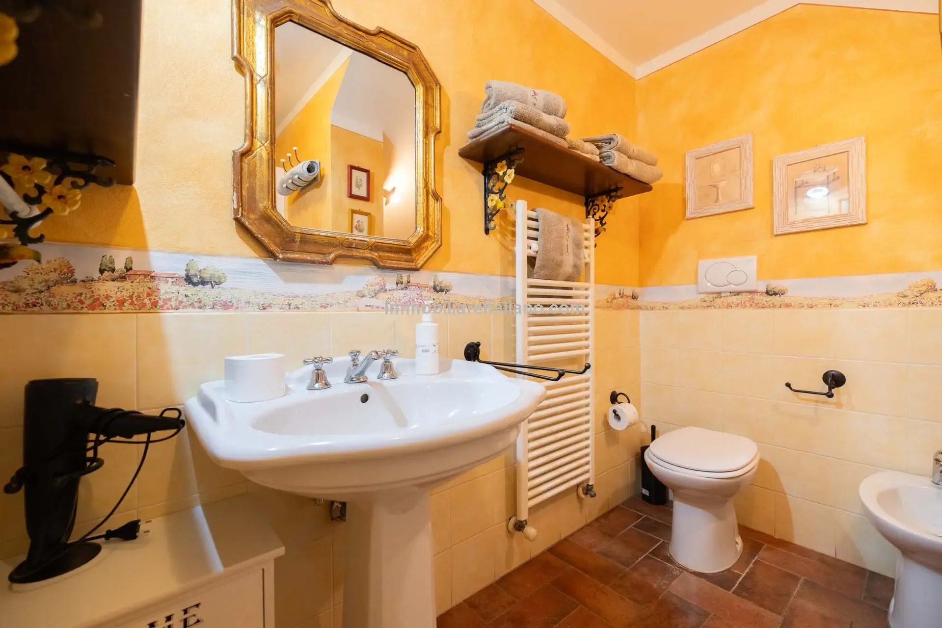 Contemporary 5-Bedroom Villa with Pool in Scenic Tuscany Near Florence - View image 54 of 63