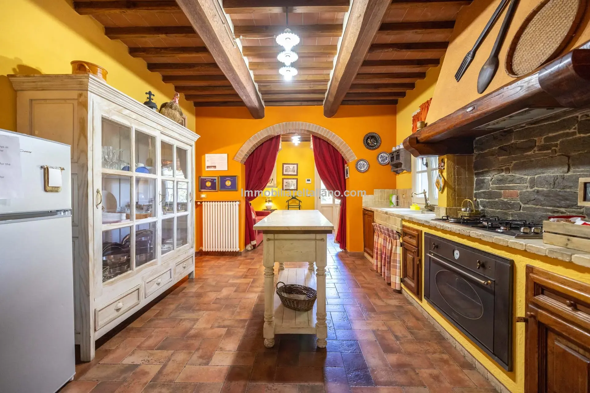 Contemporary 5-Bedroom Villa with Pool in Scenic Tuscany Near Florence - View image 55 of 63