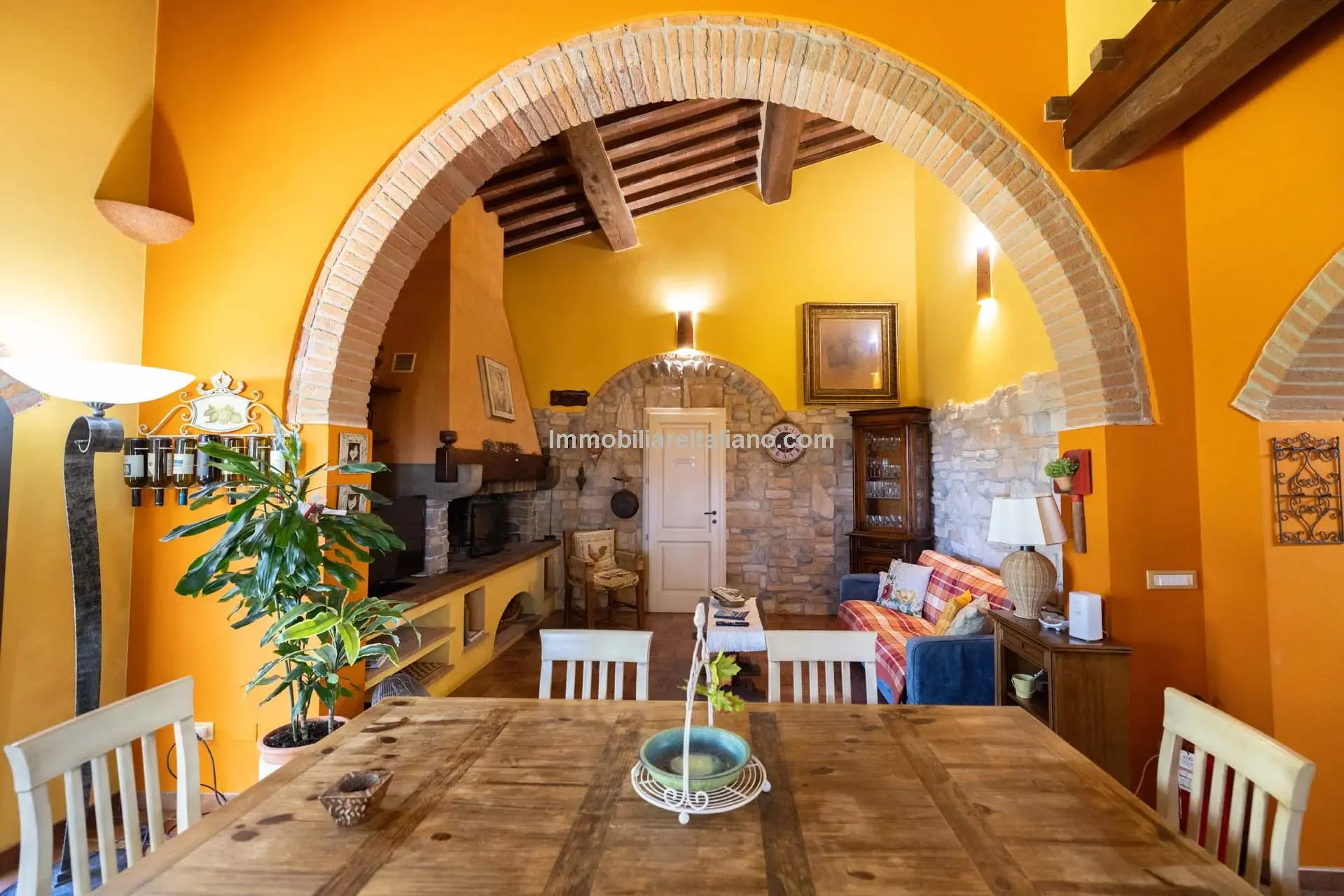 Contemporary 5-Bedroom Villa with Pool in Scenic Tuscany Near Florence - View image 60 of 63