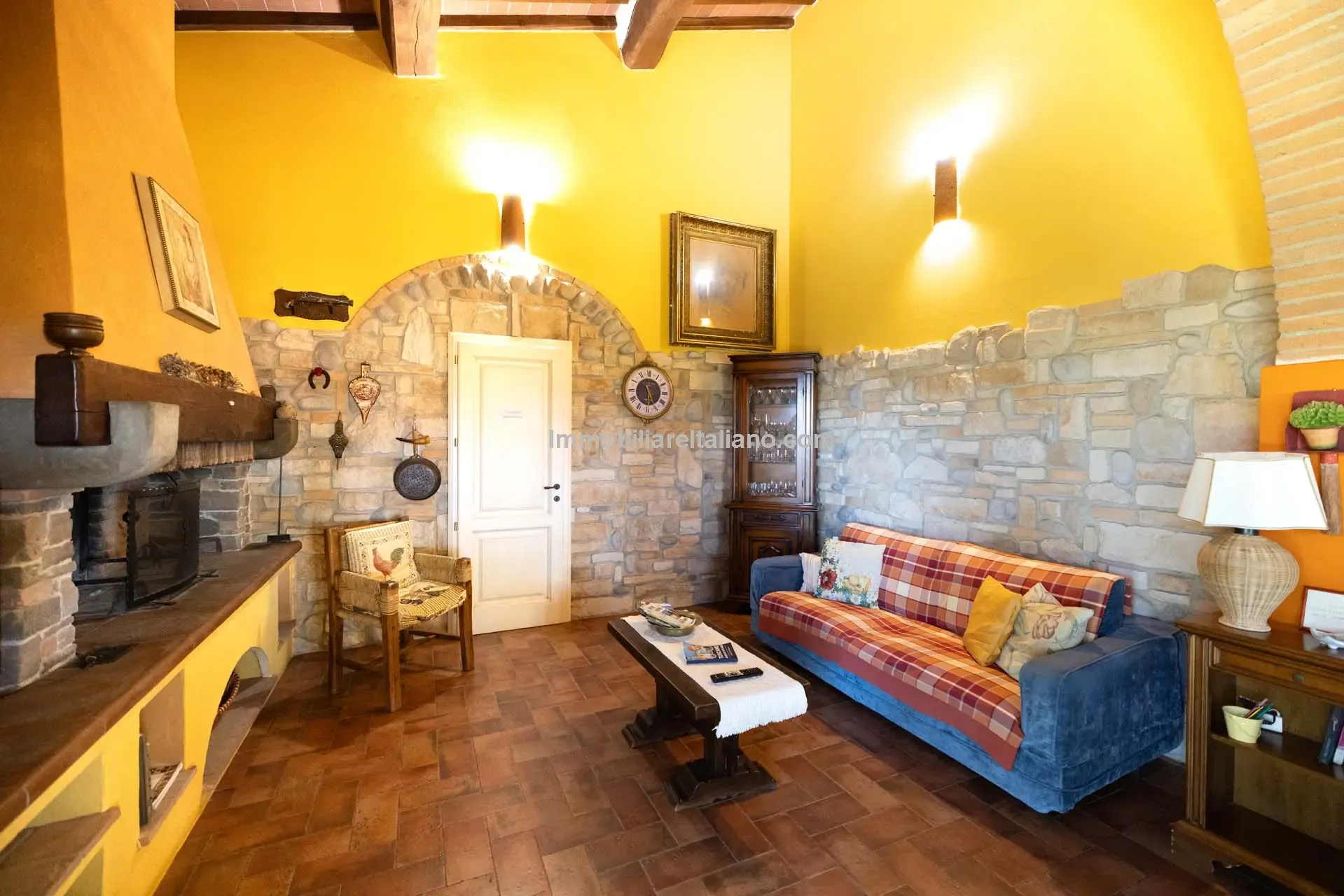 Contemporary 5-Bedroom Villa with Pool in Scenic Tuscany Near Florence - View image 61 of 63