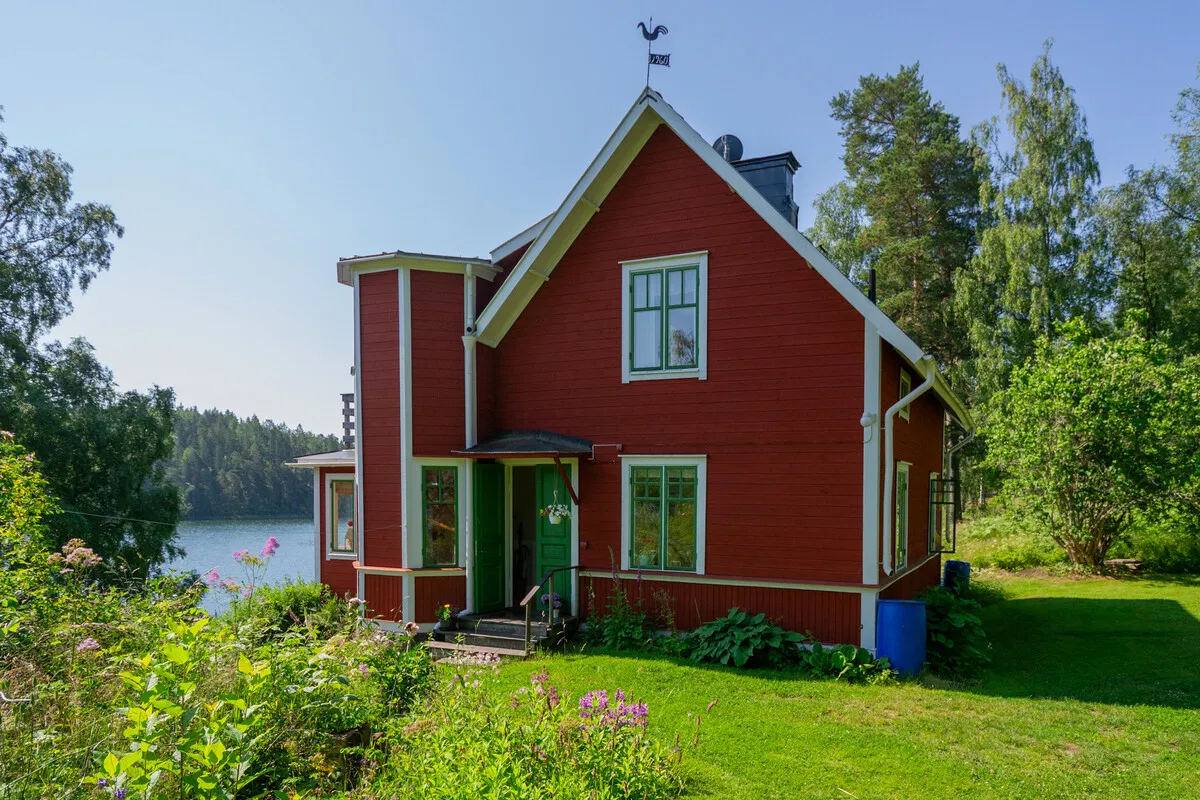 Vuodelta 1910 peräisin oleva ruotsalainen maalaistalo, jossa on laajat puutarhat ja näkymät vesistöön - Image 5