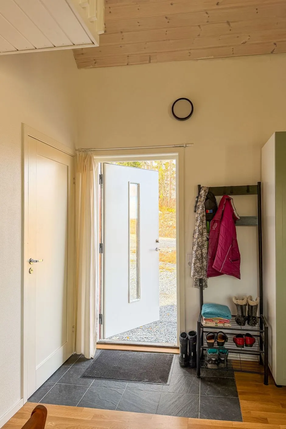 Modern 3-Bedroom House with Expansive Garden in Saxnäs Sweden - Image 3