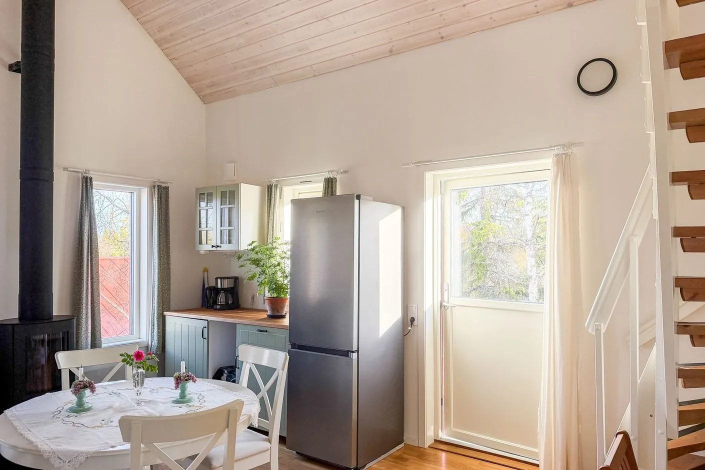 Modern 3-Bedroom House with Expansive Garden in Saxnäs Sweden - Image 5