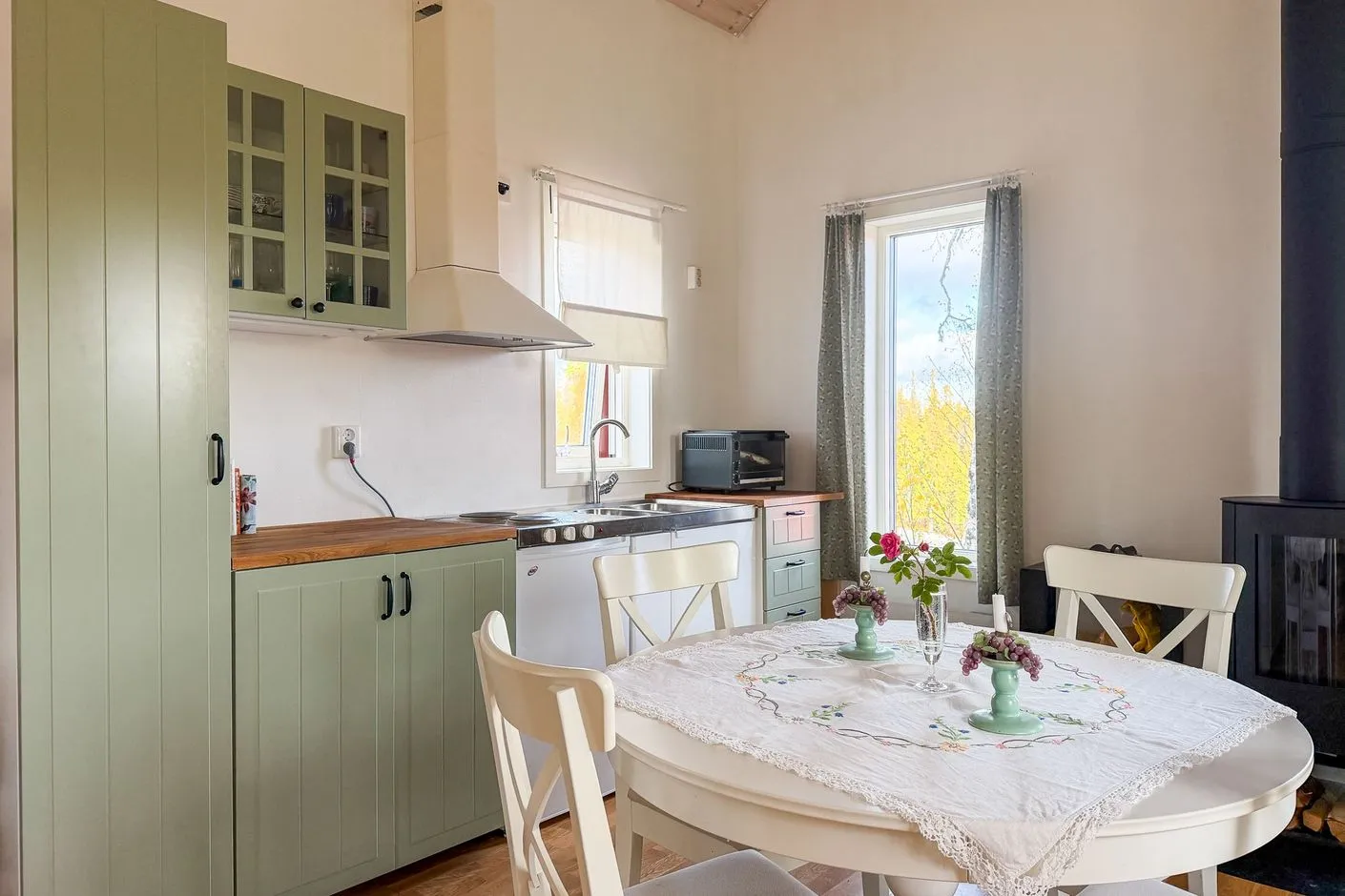 Modern 3-Bedroom House with Expansive Garden in Saxnäs Sweden - View image 7 of 24