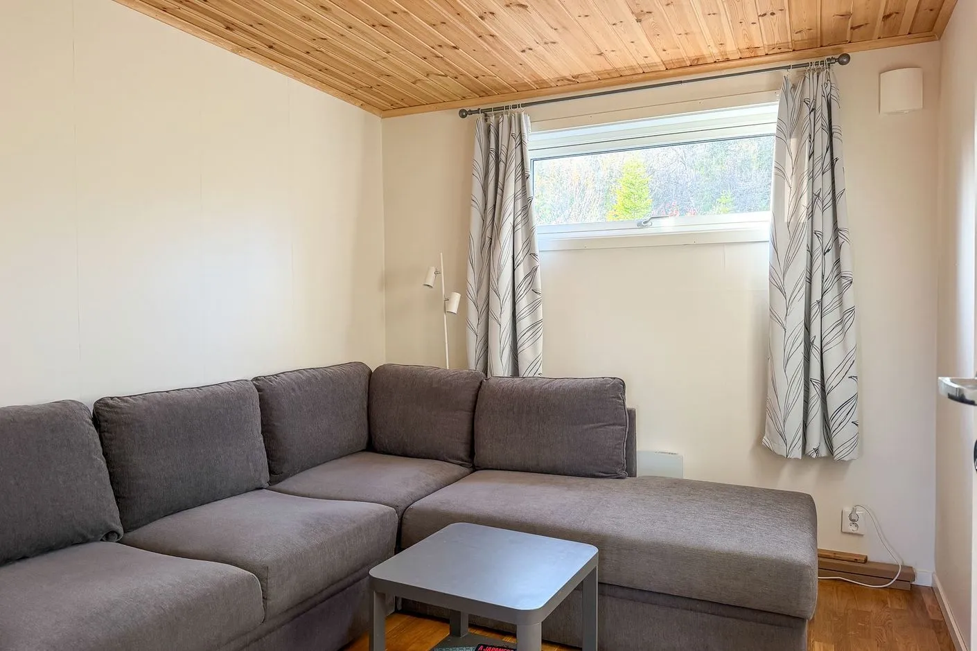 Modern 3-Bedroom House with Expansive Garden in Saxnäs Sweden - View image 11 of 24