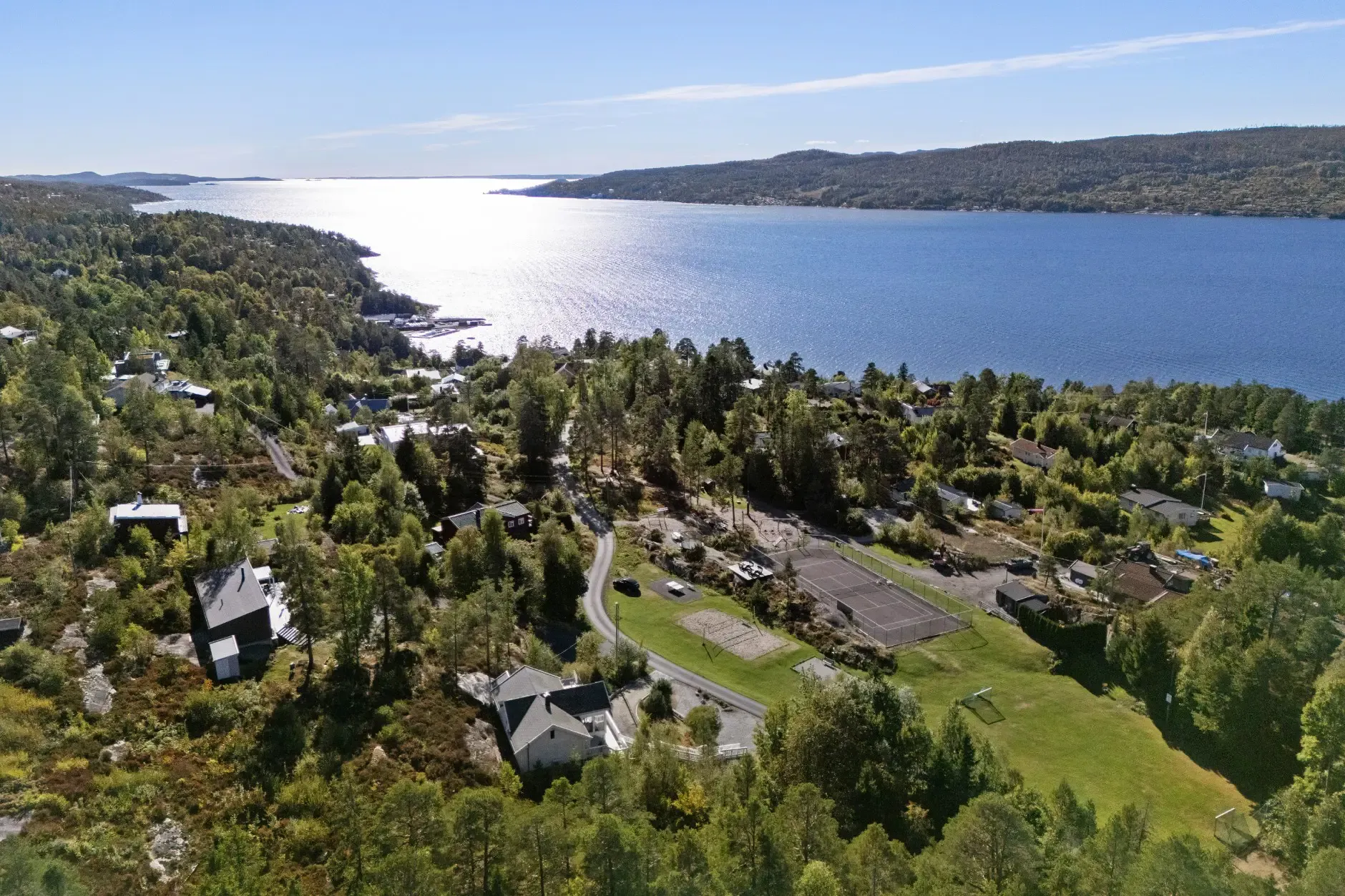 Contemporary 3-Bedroom Country House with Fjord Views in Drøbak, Norway - Image 2