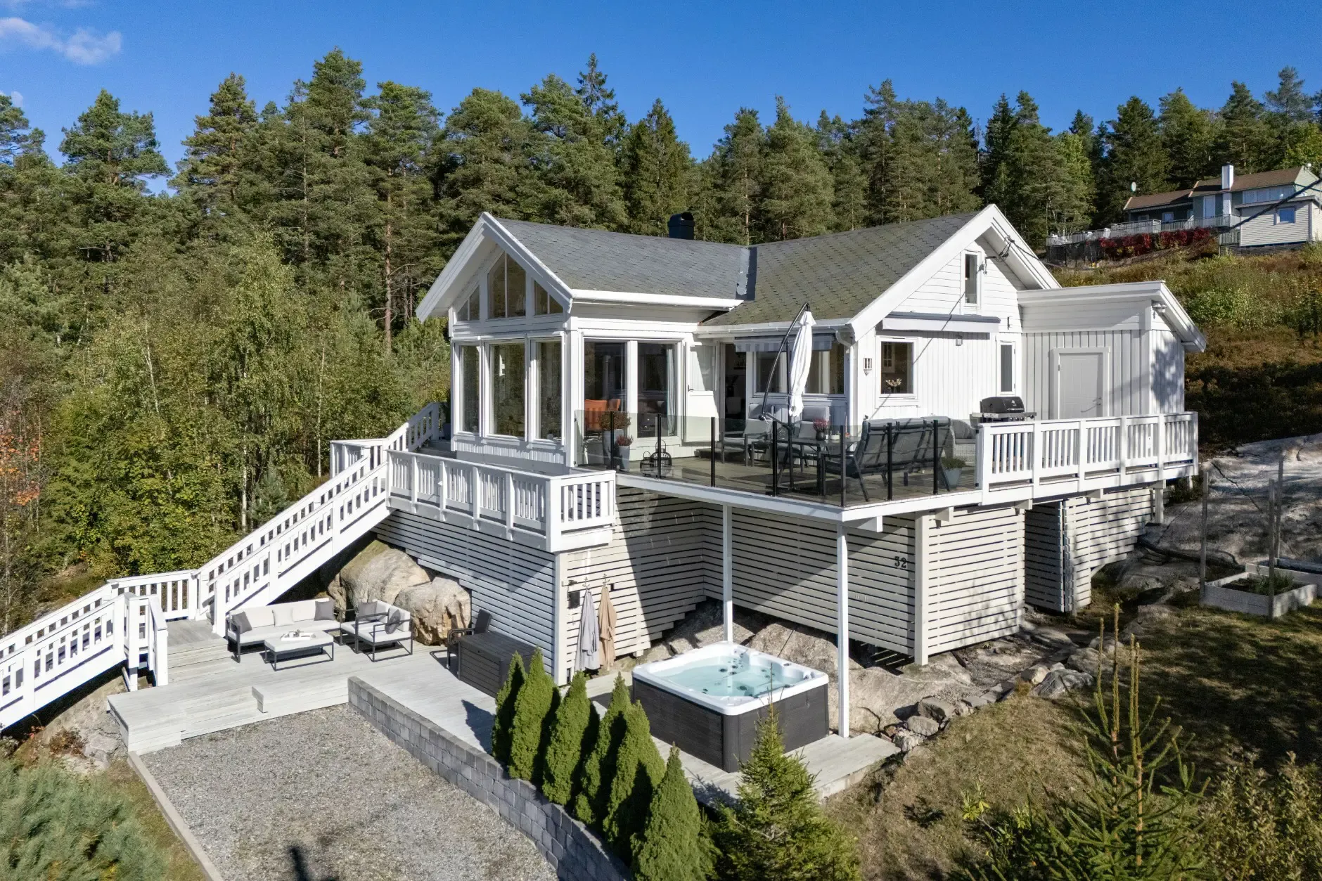 Contemporary 3-Bedroom Country House with Fjord Views in Drøbak, Norway - Image 1