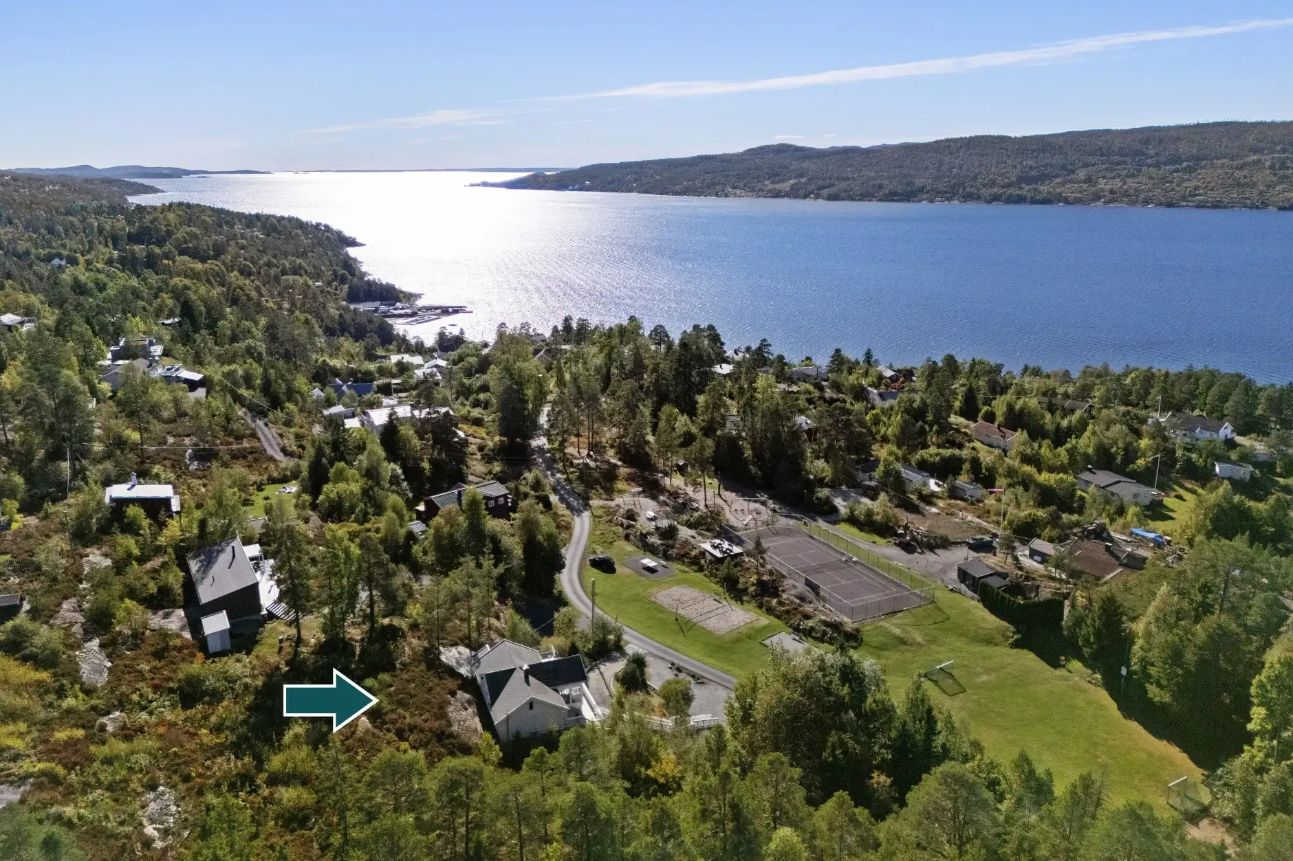 Contemporary 3-Bedroom Country House with Fjord Views in Drøbak, Norway - Image 3