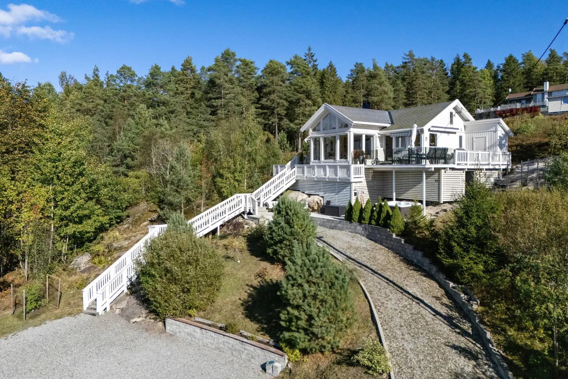 Contemporary 3-Bedroom Country House with Fjord Views in Drøbak, Norway - Image 4