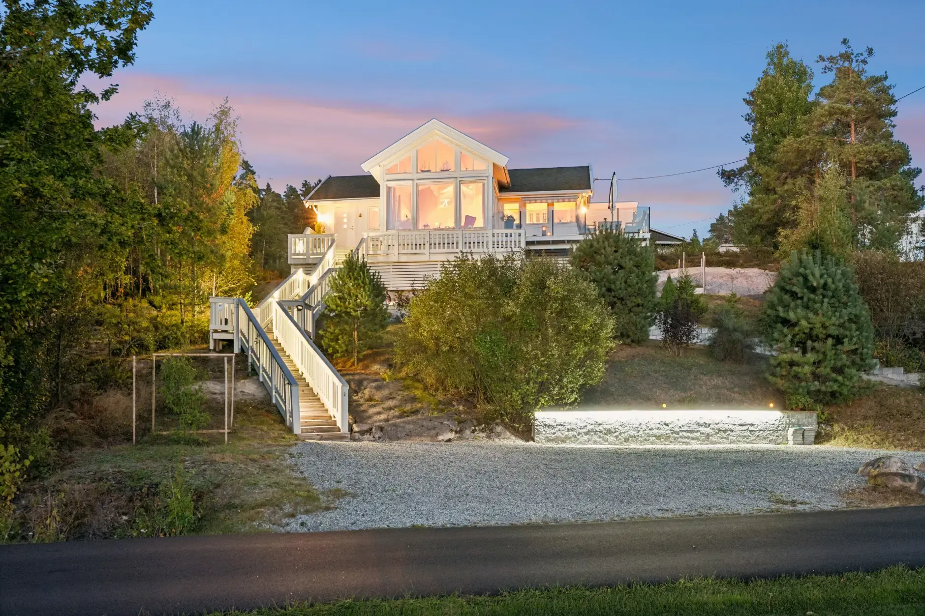 Contemporary 3-Bedroom Country House with Fjord Views in Drøbak, Norway - Image 5