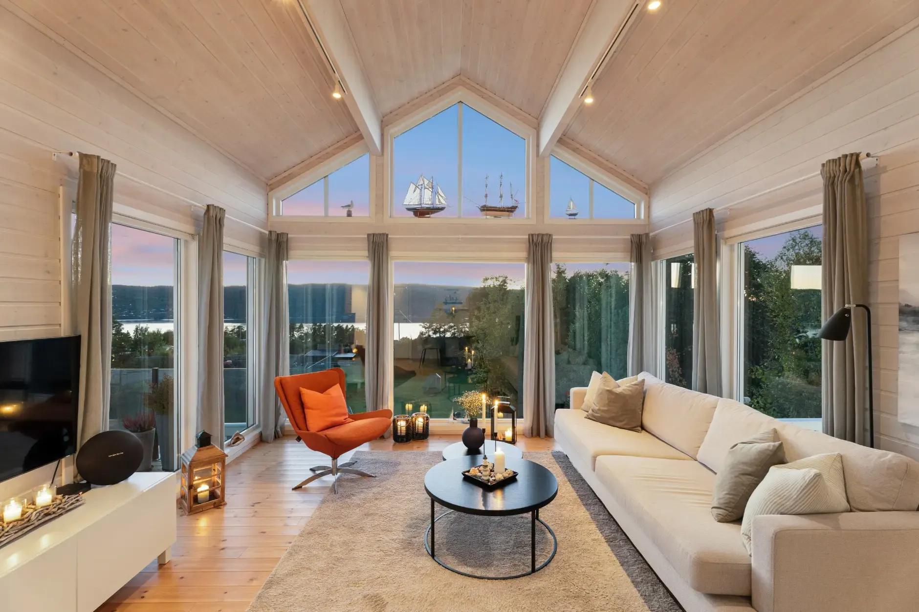 Contemporary 3-Bedroom Country House with Fjord Views in Drøbak, Norway - View image 7 of 44