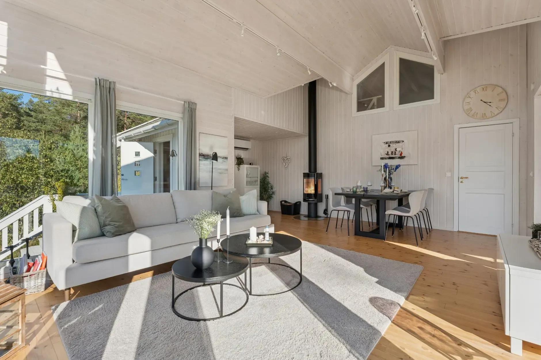 Contemporary 3-Bedroom Country House with Fjord Views in Drøbak, Norway - View image 11 of 44