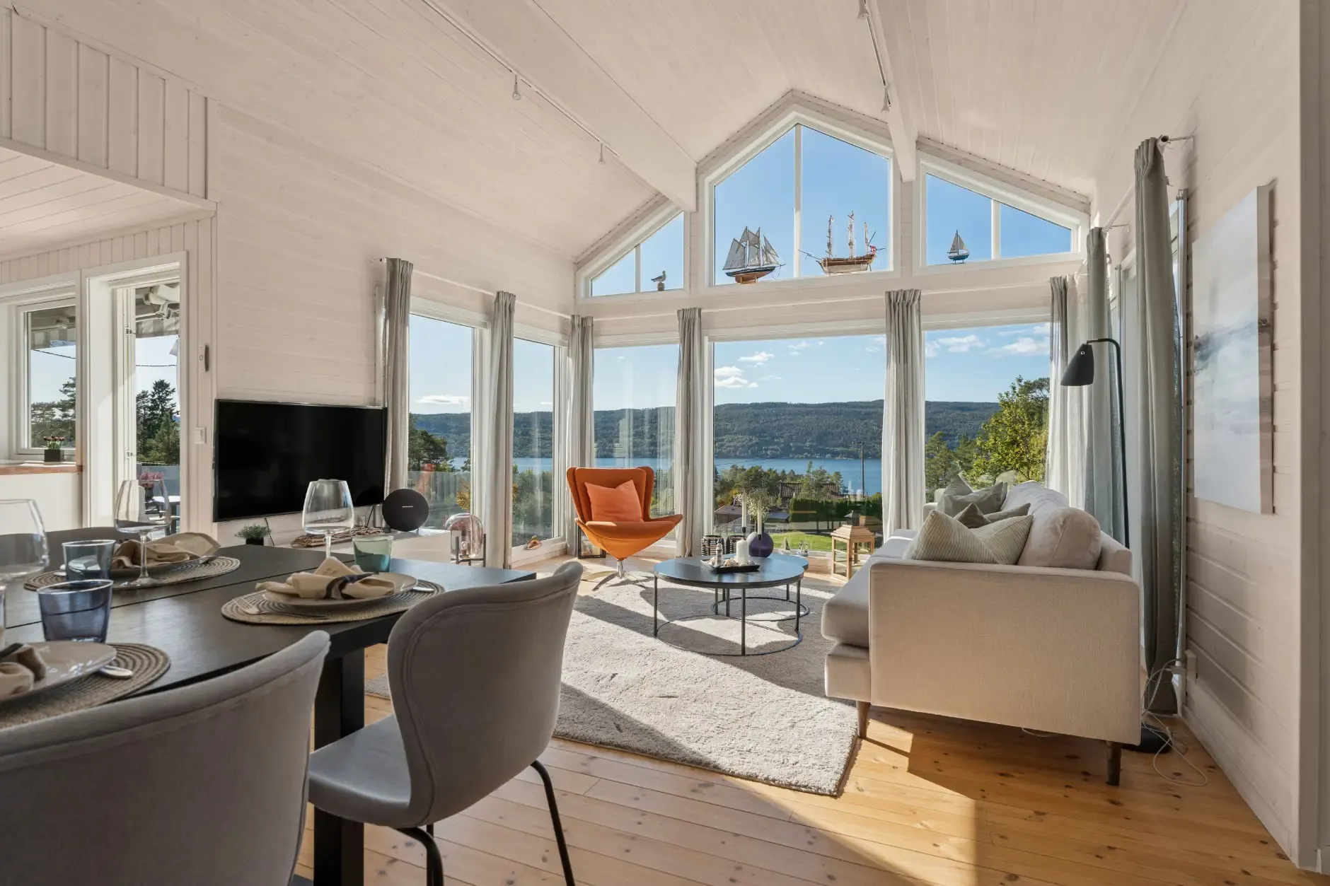 Contemporary 3-Bedroom Country House with Fjord Views in Drøbak, Norway - View image 12 of 44