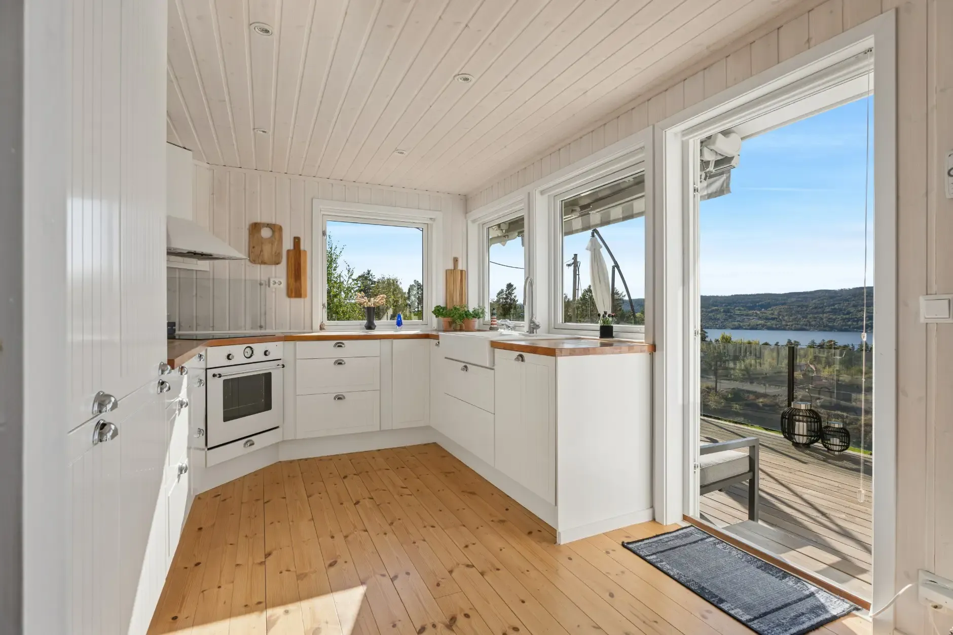 Contemporary 3-Bedroom Country House with Fjord Views in Drøbak, Norway - View image 15 of 44