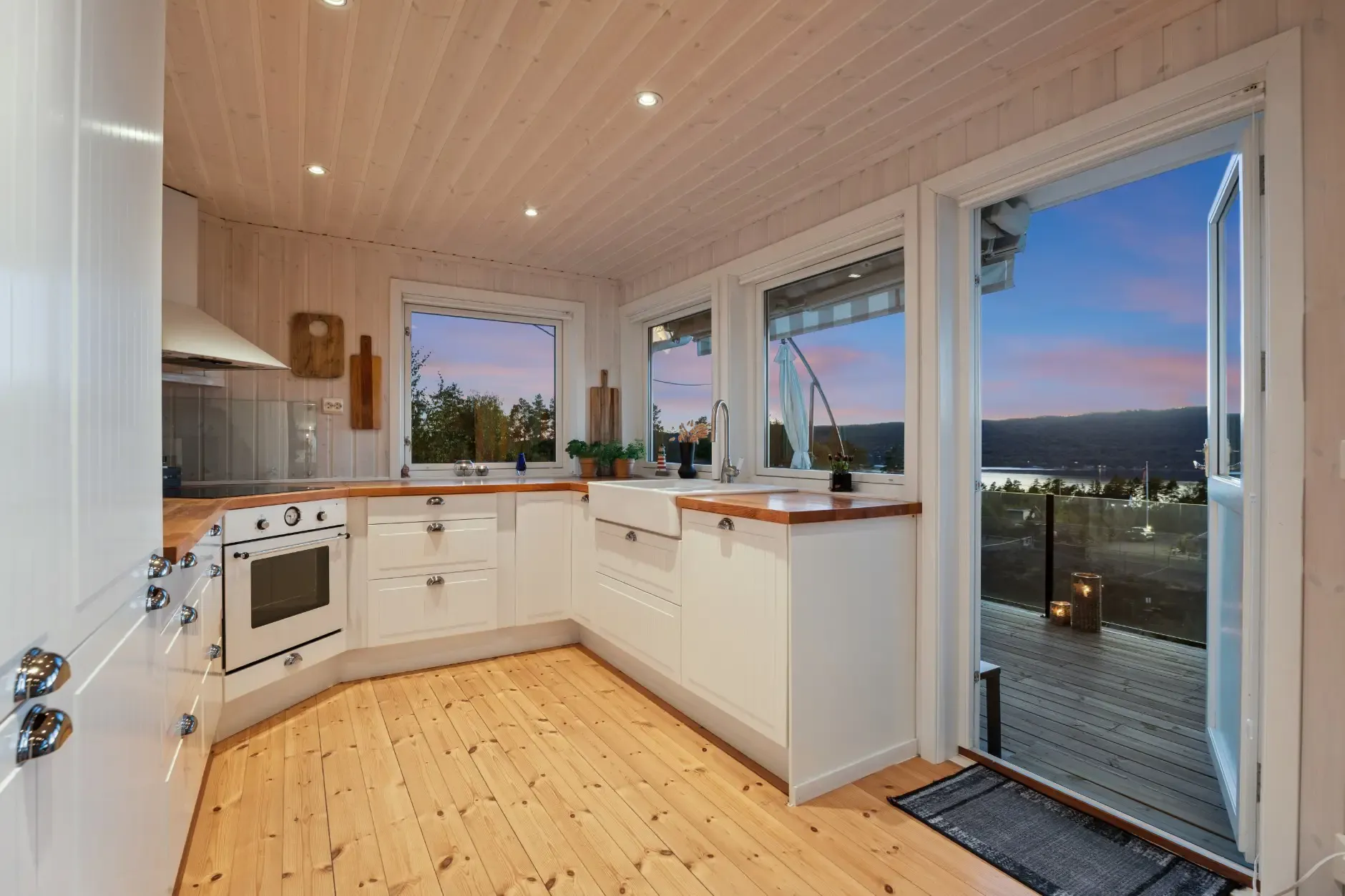 Contemporary 3-Bedroom Country House with Fjord Views in Drøbak, Norway - View image 17 of 44