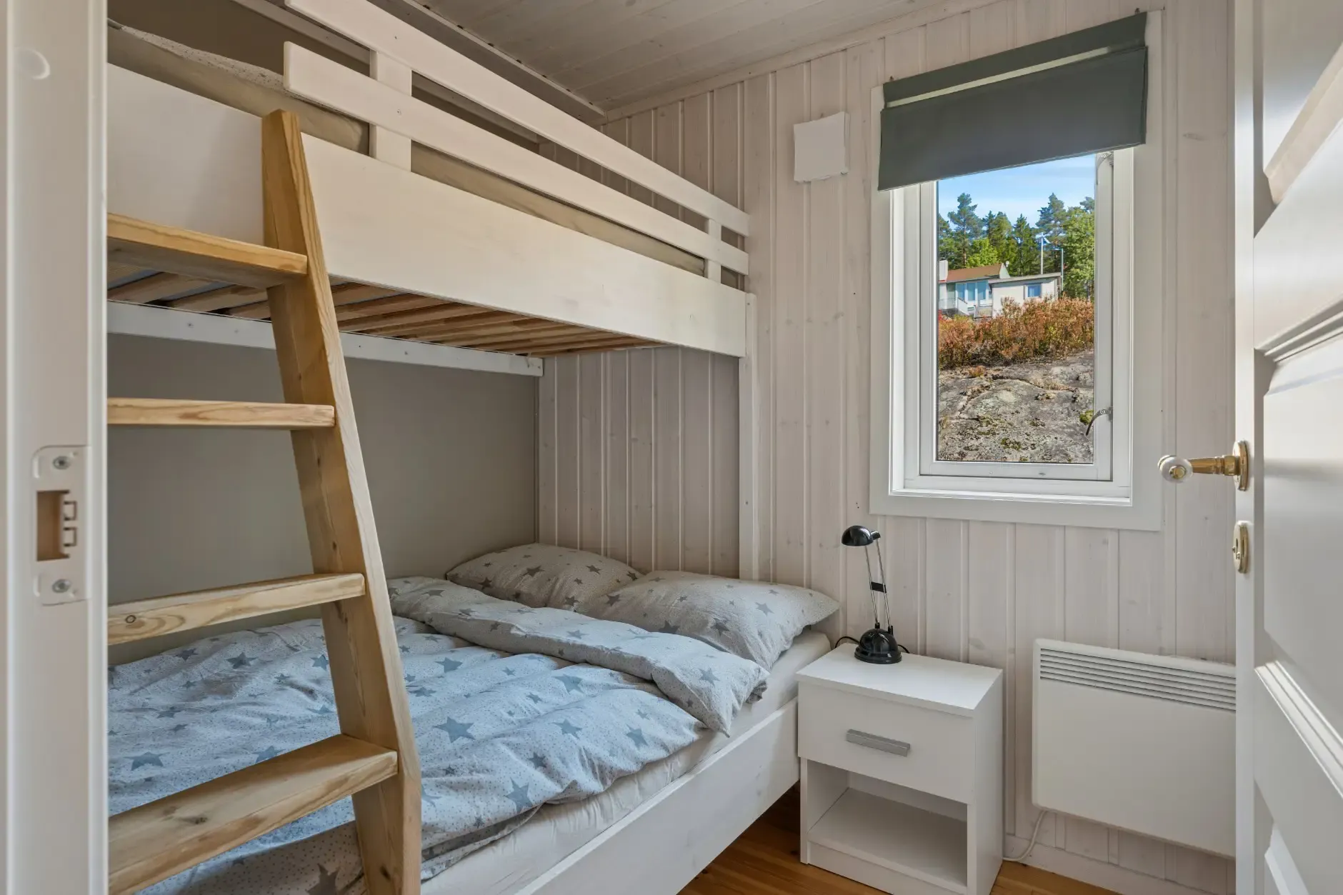 Contemporary 3-Bedroom Country House with Fjord Views in Drøbak, Norway - View image 24 of 44
