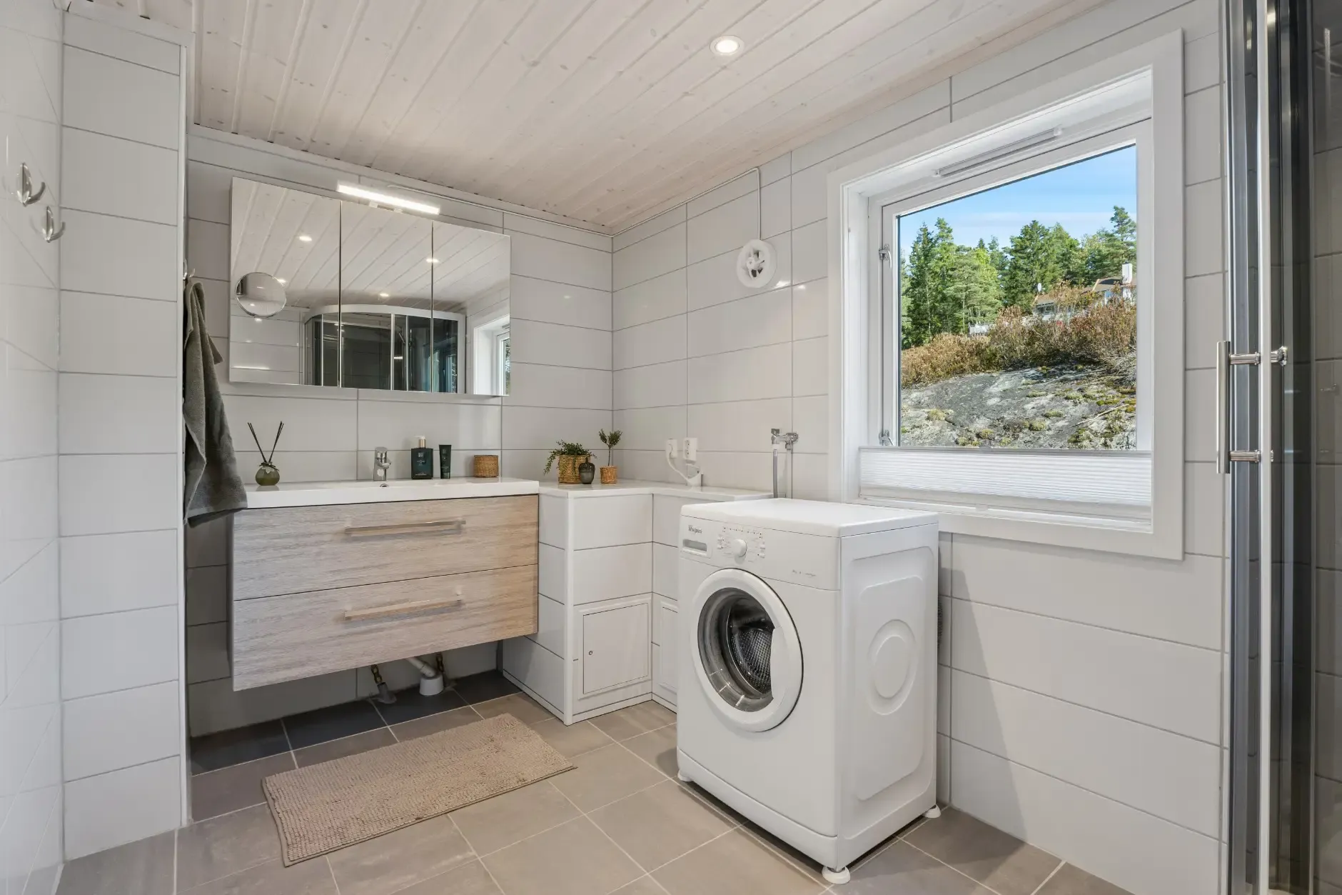 Contemporary 3-Bedroom Country House with Fjord Views in Drøbak, Norway - View image 26 of 44