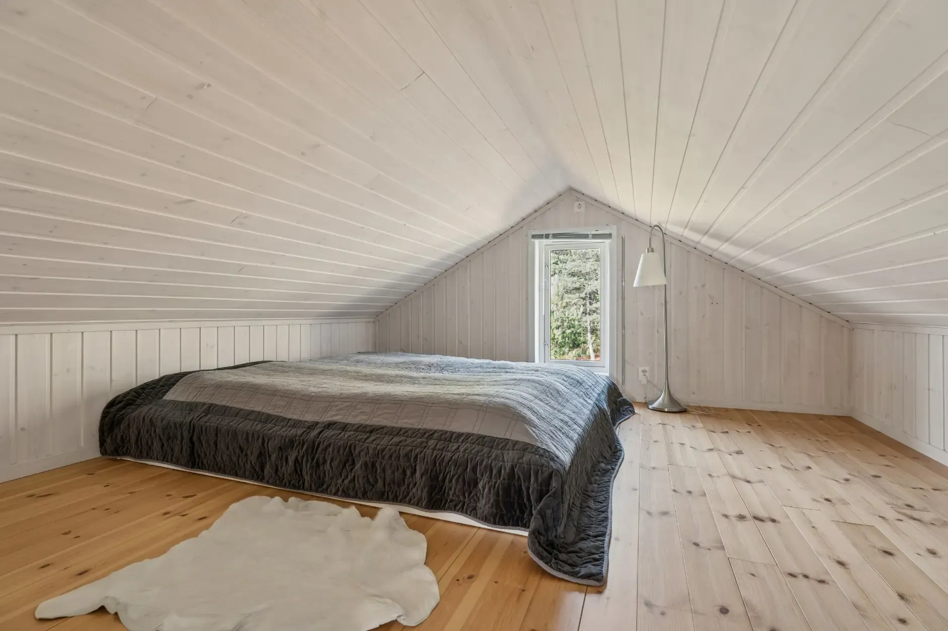 Contemporary 3-Bedroom Country House with Fjord Views in Drøbak, Norway - View image 28 of 44
