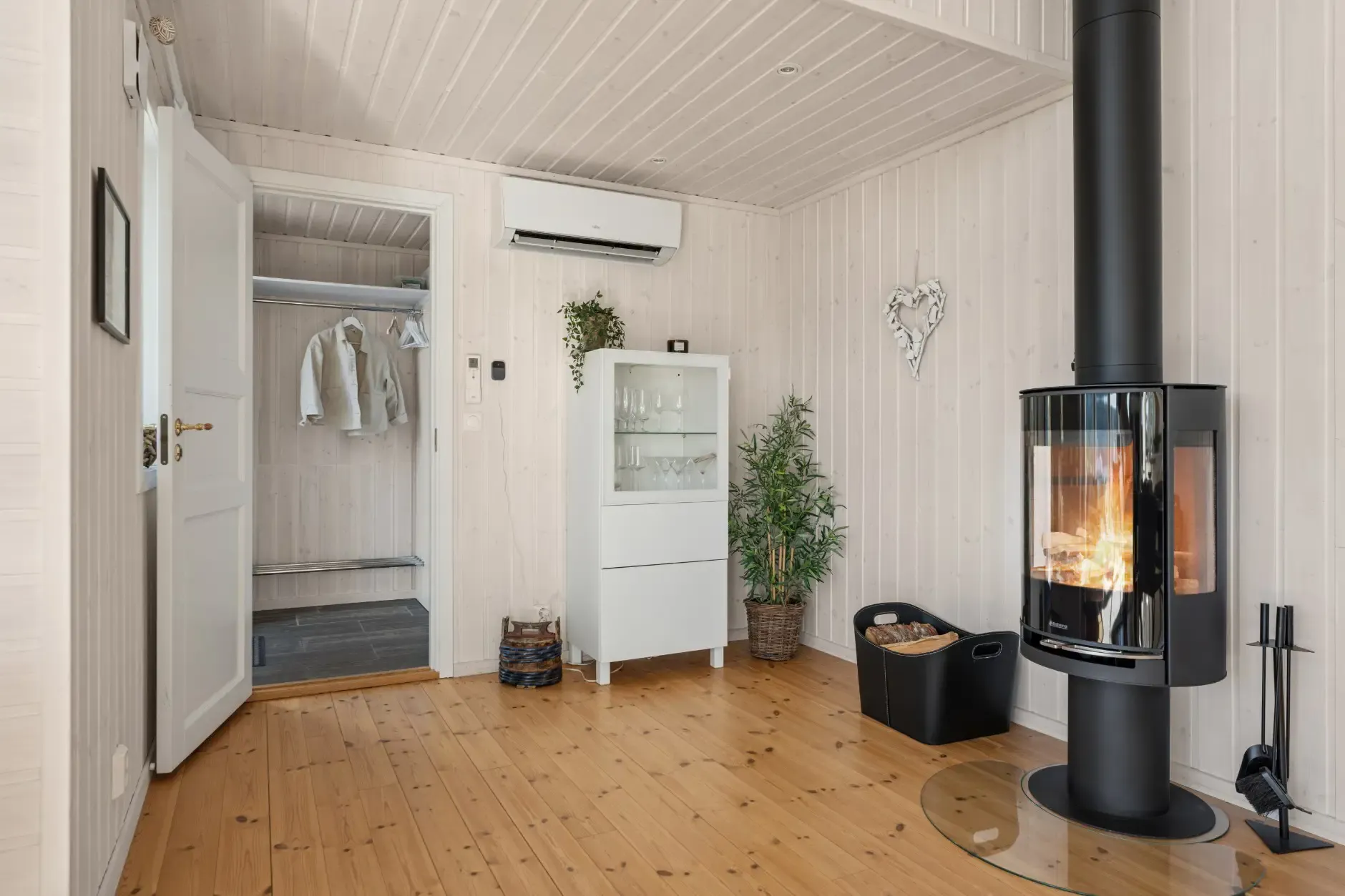 Contemporary 3-Bedroom Country House with Fjord Views in Drøbak, Norway - View image 31 of 44