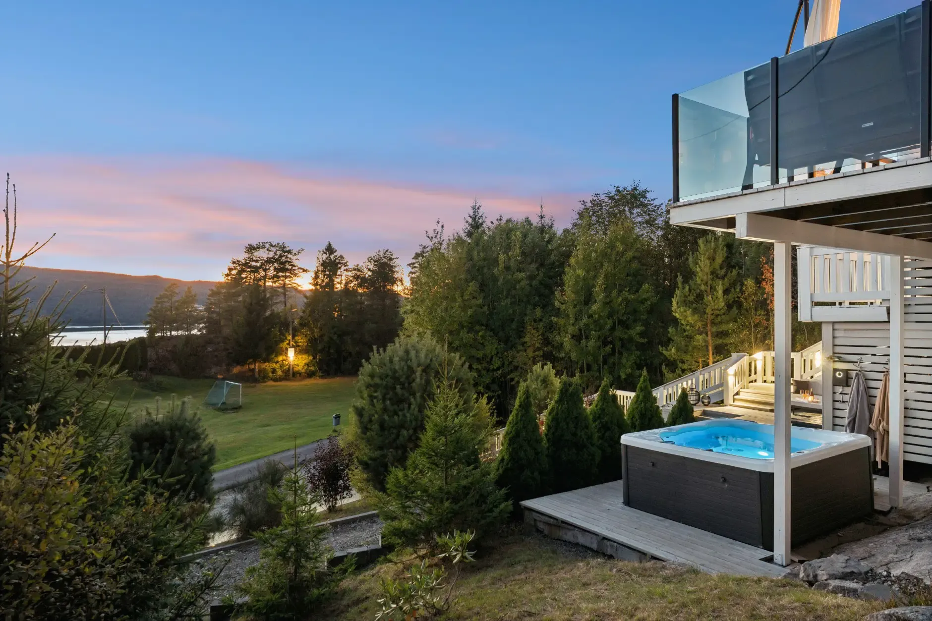 Contemporary 3-Bedroom Country House with Fjord Views in Drøbak, Norway - View image 40 of 44
