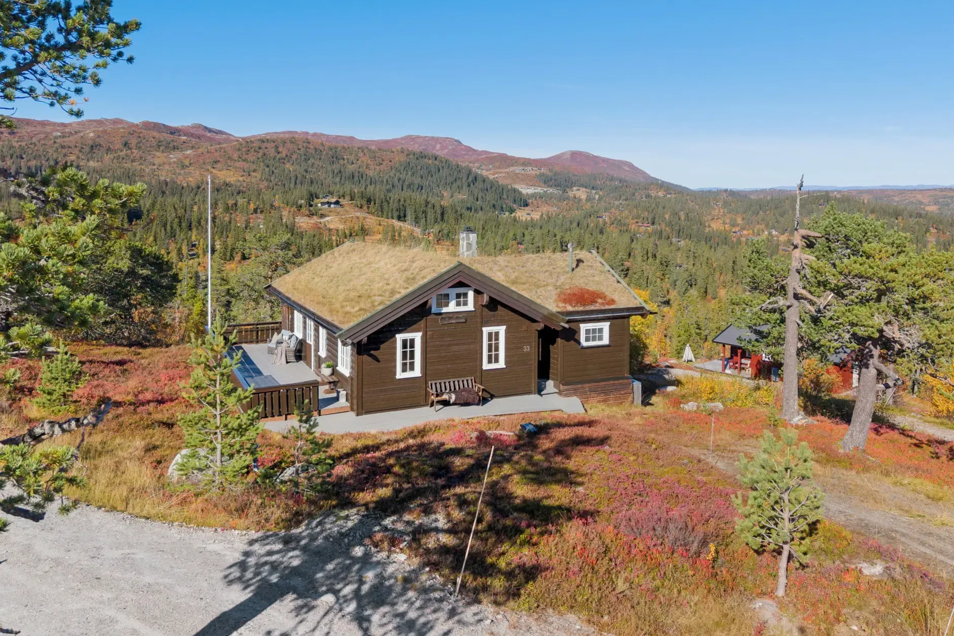 Norwegian Country House with Terrace and Mountain Views - Image 2