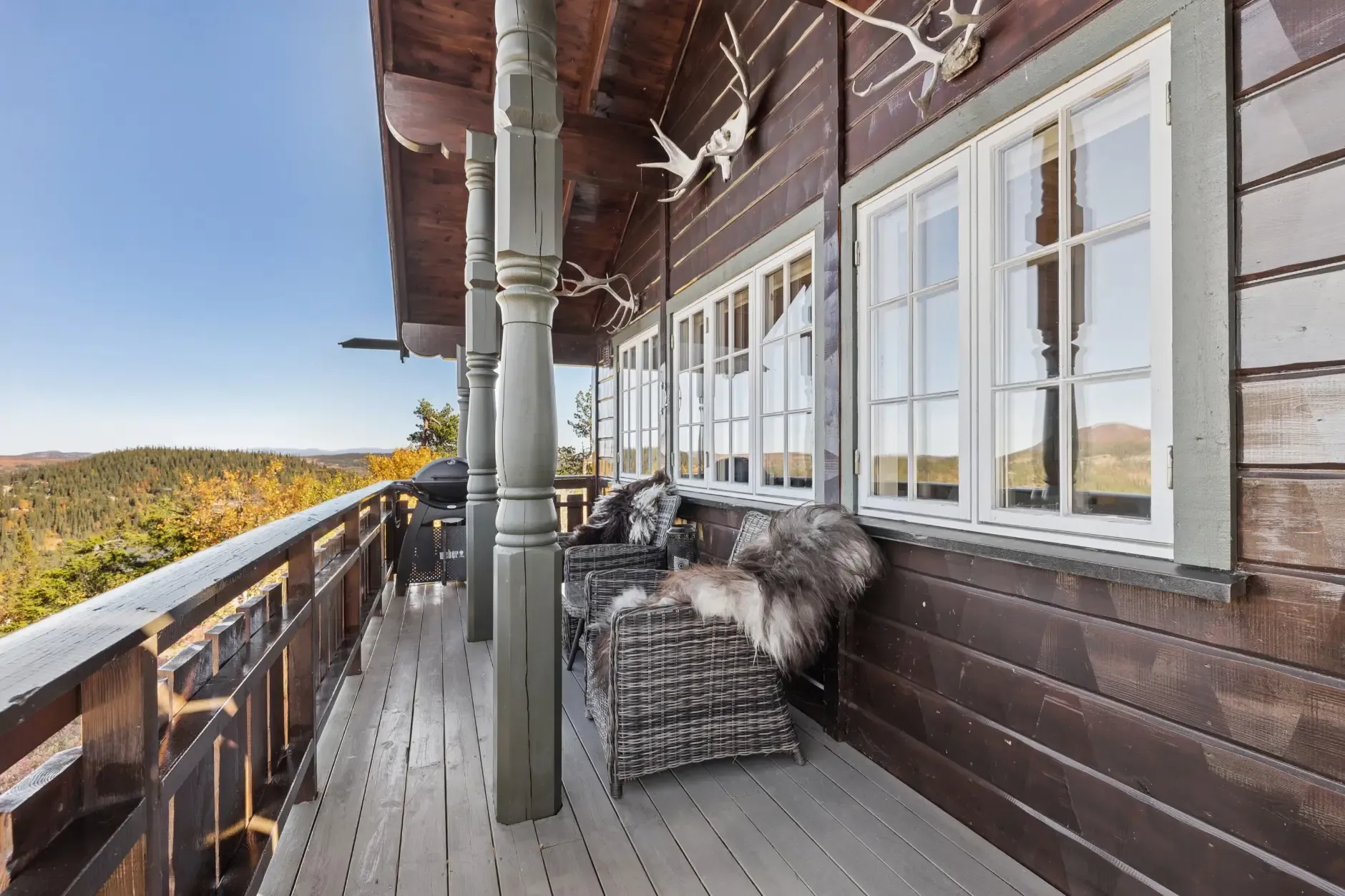 Norwegian Country House with Terrace and Mountain Views - Image 5