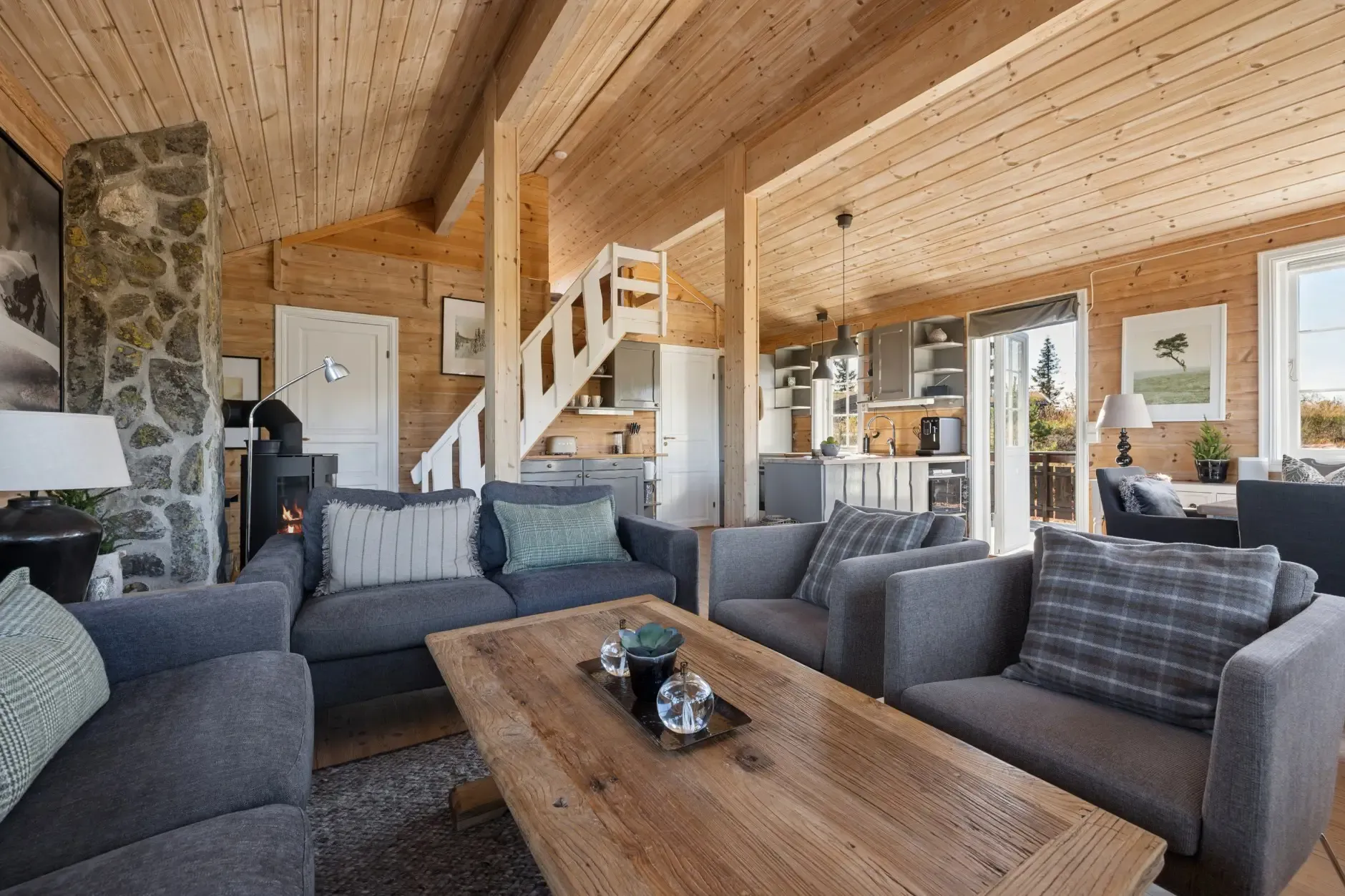 Norwegian Country House with Terrace and Mountain Views - View image 9 of 31