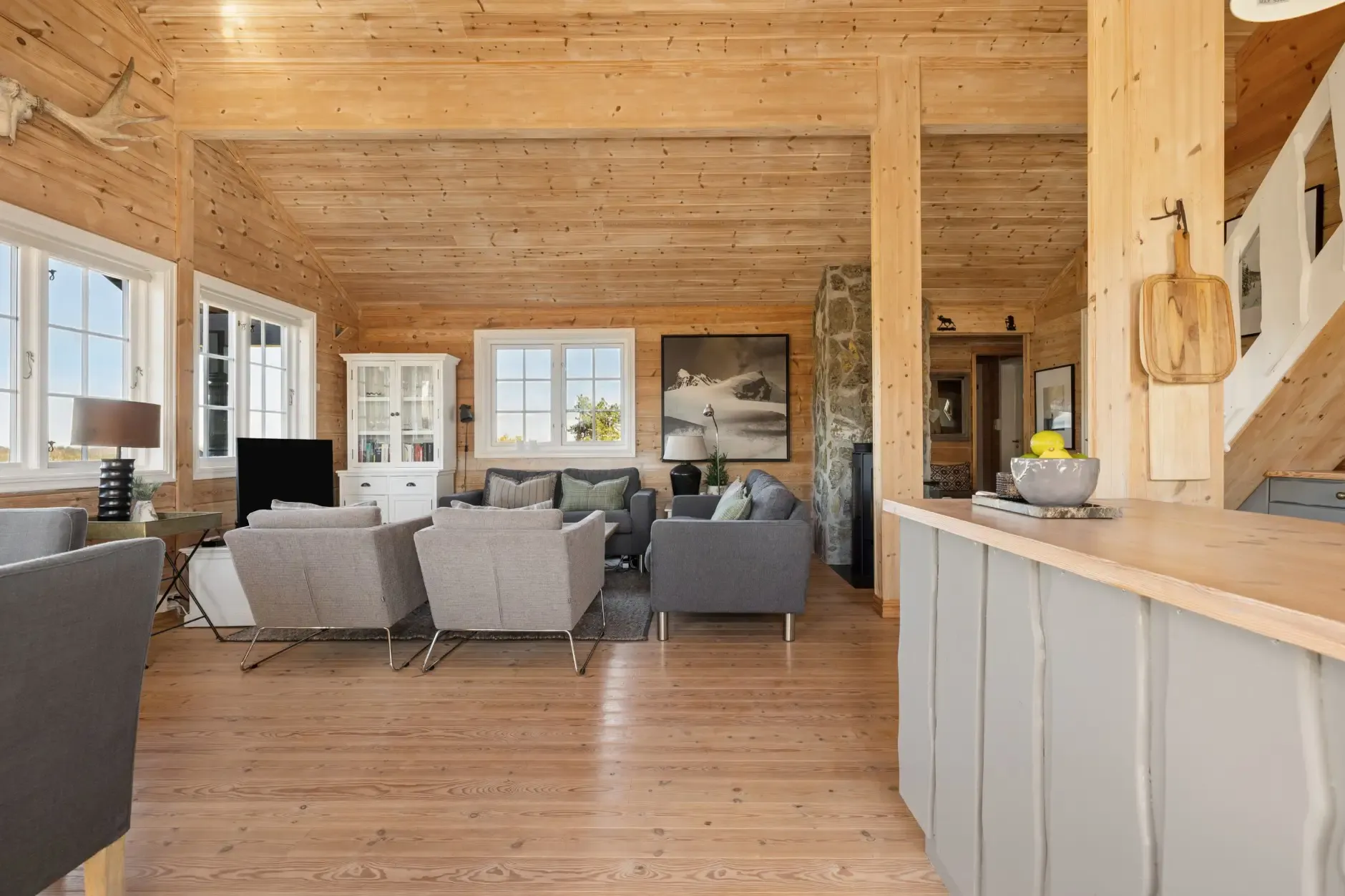 Norwegian Country House with Terrace and Mountain Views - View image 12 of 31