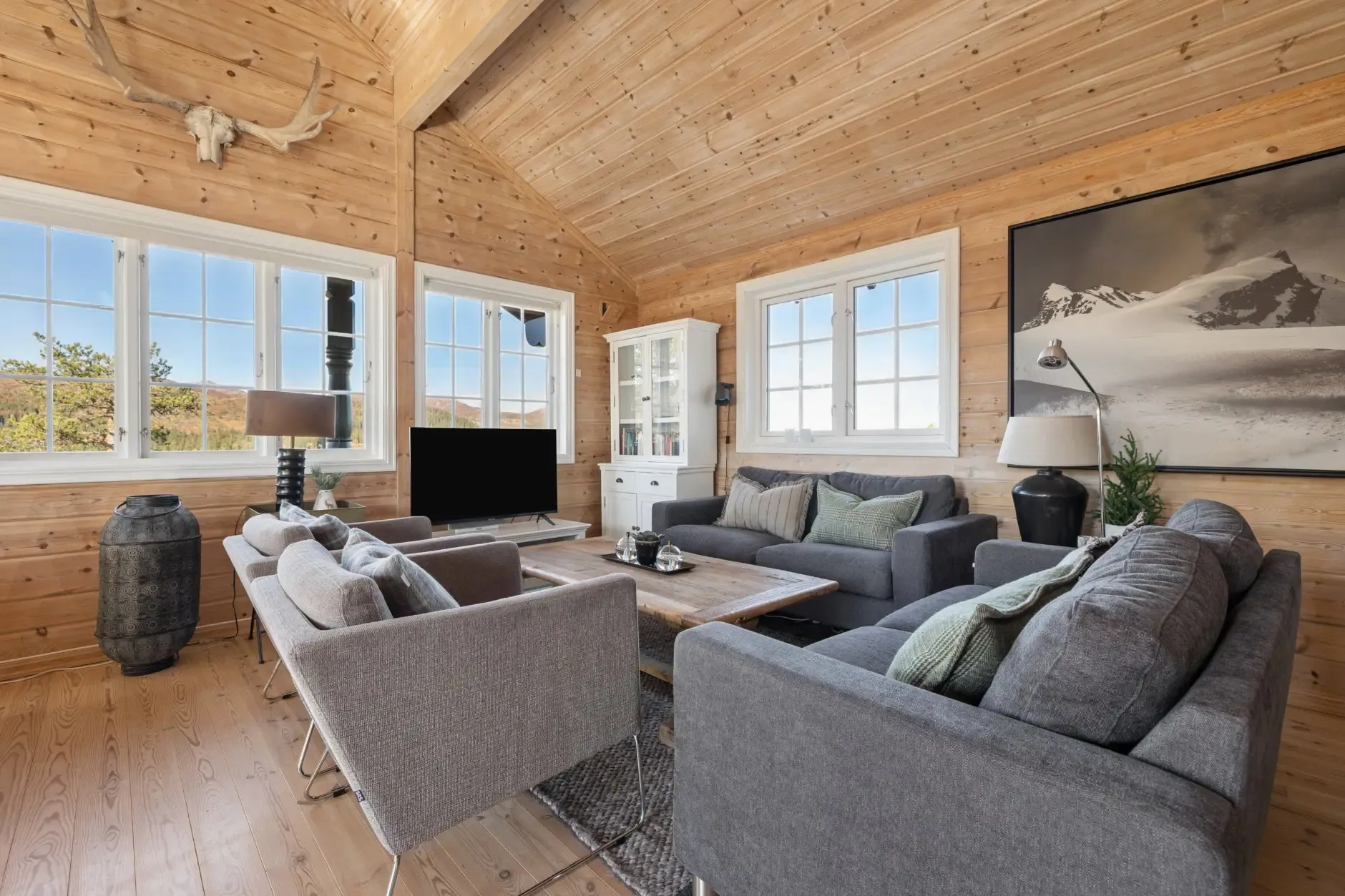 Norwegian Country House with Terrace and Mountain Views - View image 13 of 31