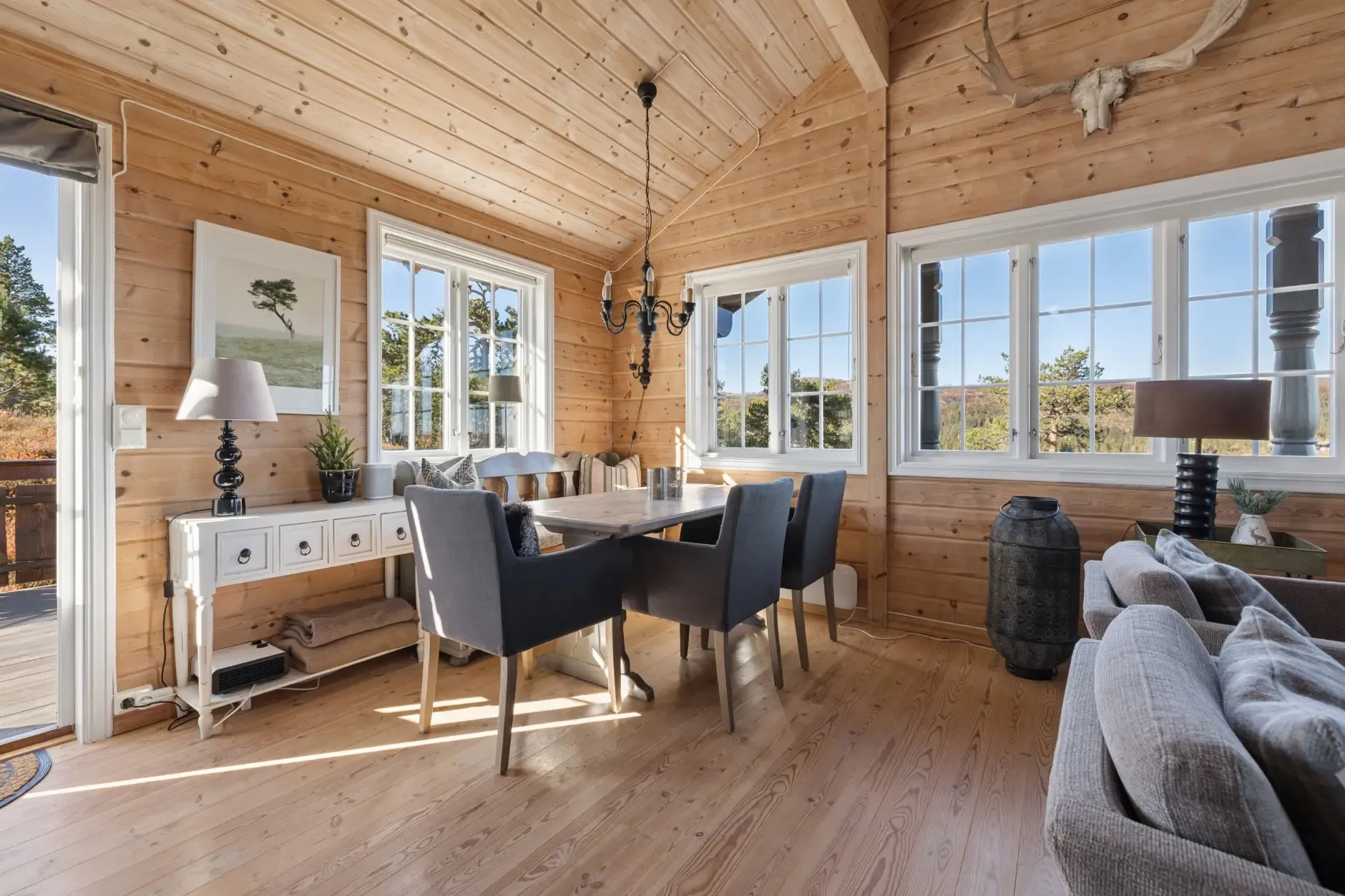 Norwegian Country House with Terrace and Mountain Views - View image 14 of 31