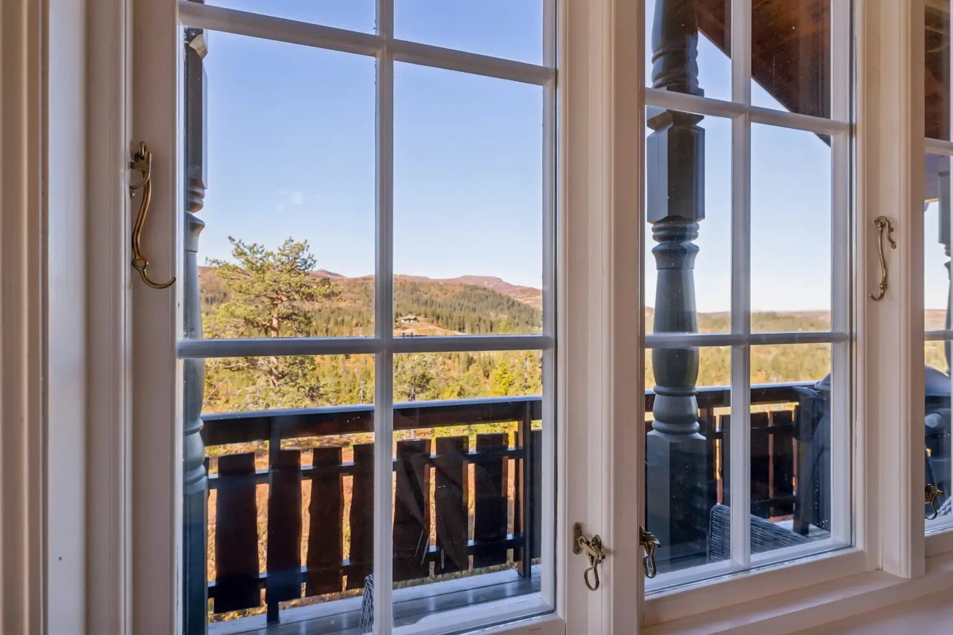 Norwegian Country House with Terrace and Mountain Views - View image 15 of 31
