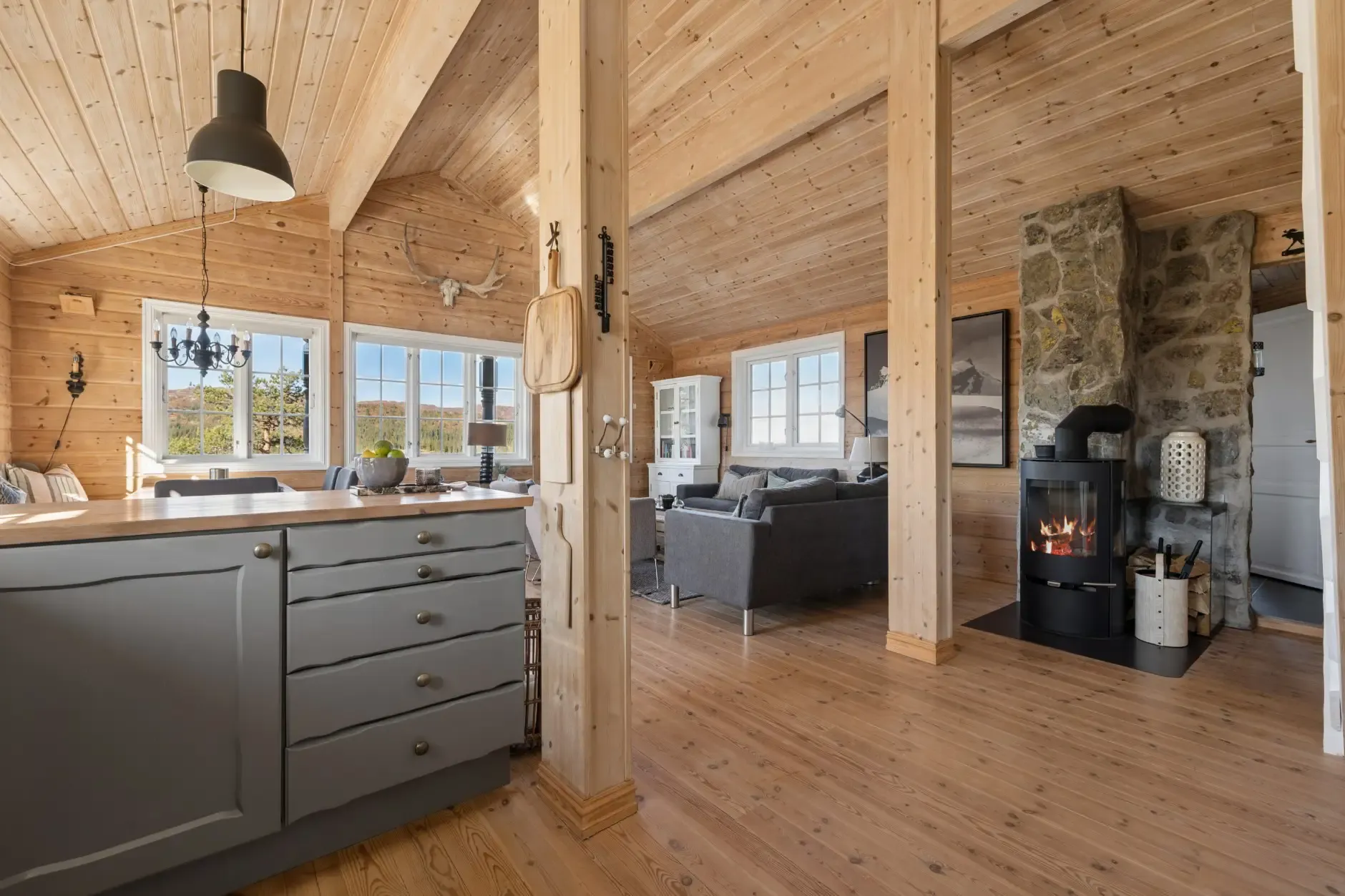 Norwegian Country House with Terrace and Mountain Views - View image 18 of 31