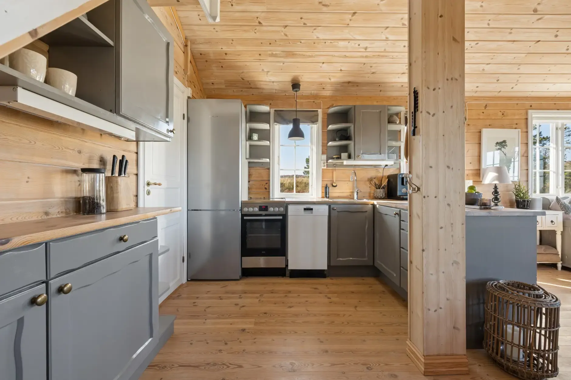 Norwegian Country House with Terrace and Mountain Views - View image 19 of 31