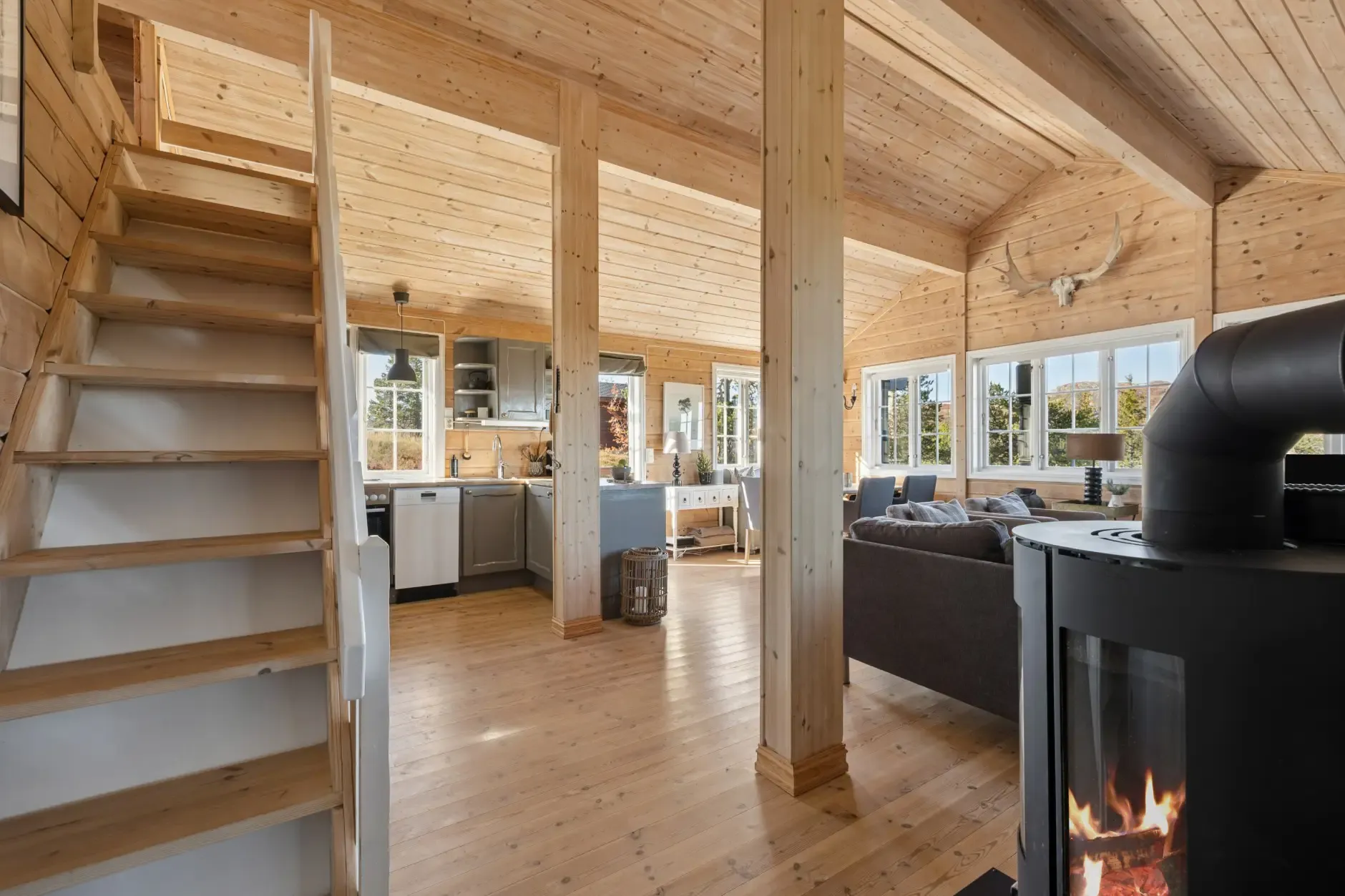 Norwegian Country House with Terrace and Mountain Views - View image 21 of 31