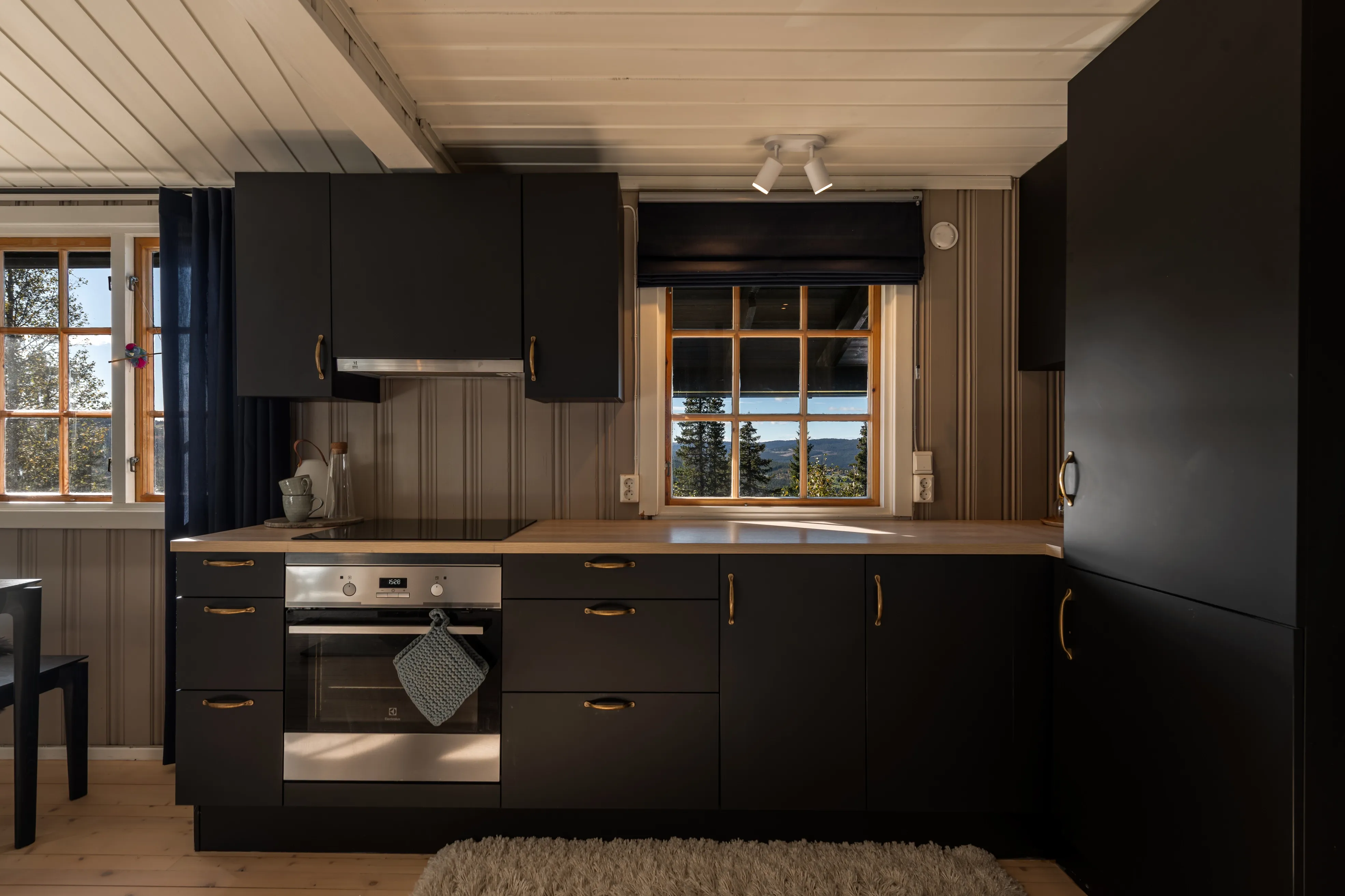 1970s Family Cabin in Nesbyen with Terrace and Garage - View image 11 of 36