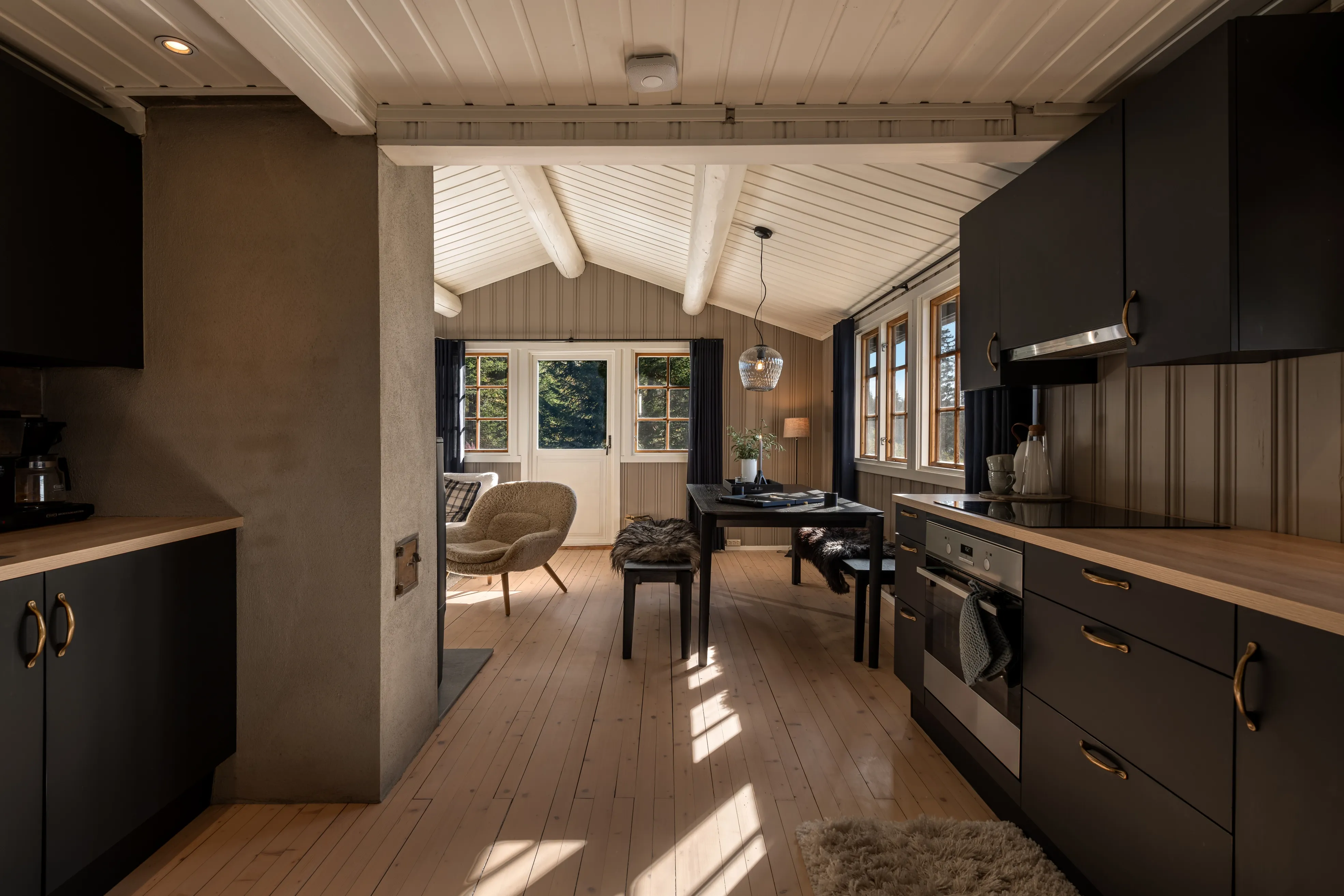 1970s Family Cabin in Nesbyen with Terrace and Garage - View image 12 of 36