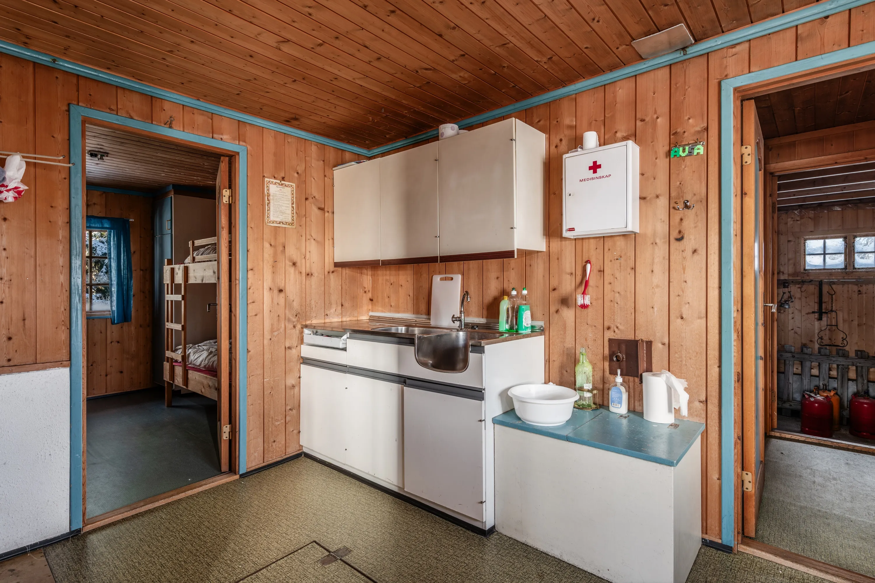 1970s Cabin with Wood Heating Near Nesbyen's Scenic Trails - View image 8 of 23