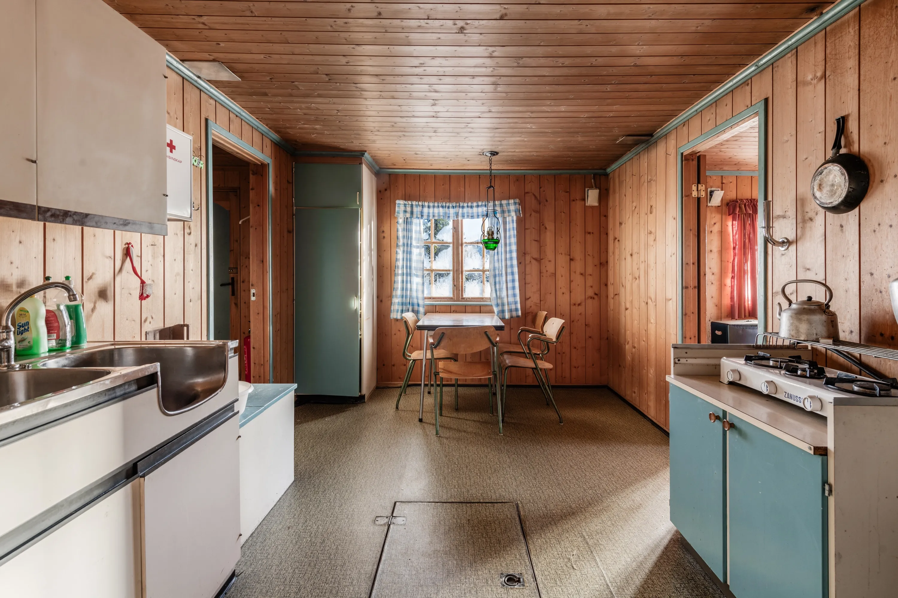 1970s Cabin with Wood Heating Near Nesbyen's Scenic Trails - View image 9 of 23
