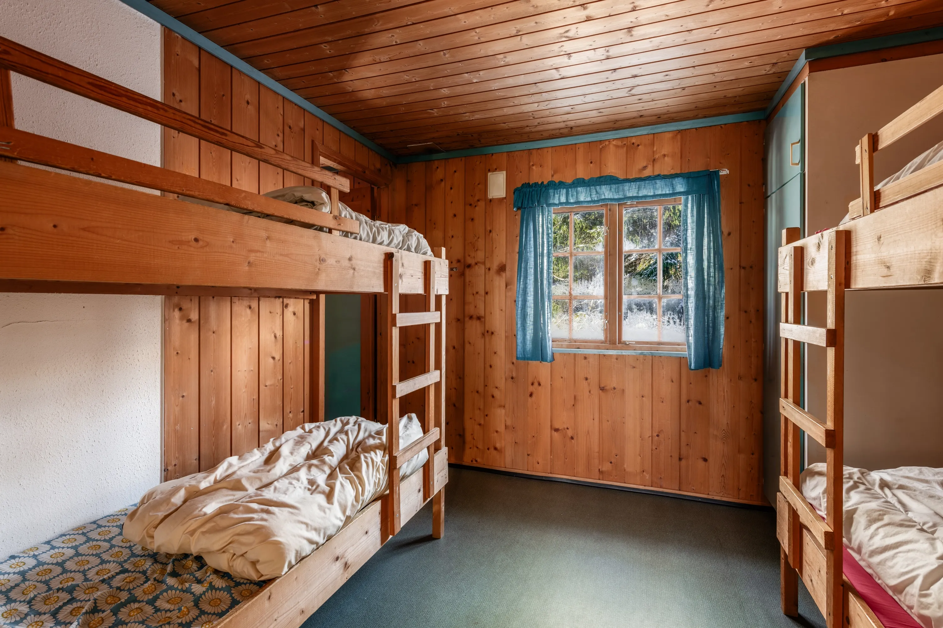 1970s Cabin with Wood Heating Near Nesbyen's Scenic Trails - View image 14 of 23