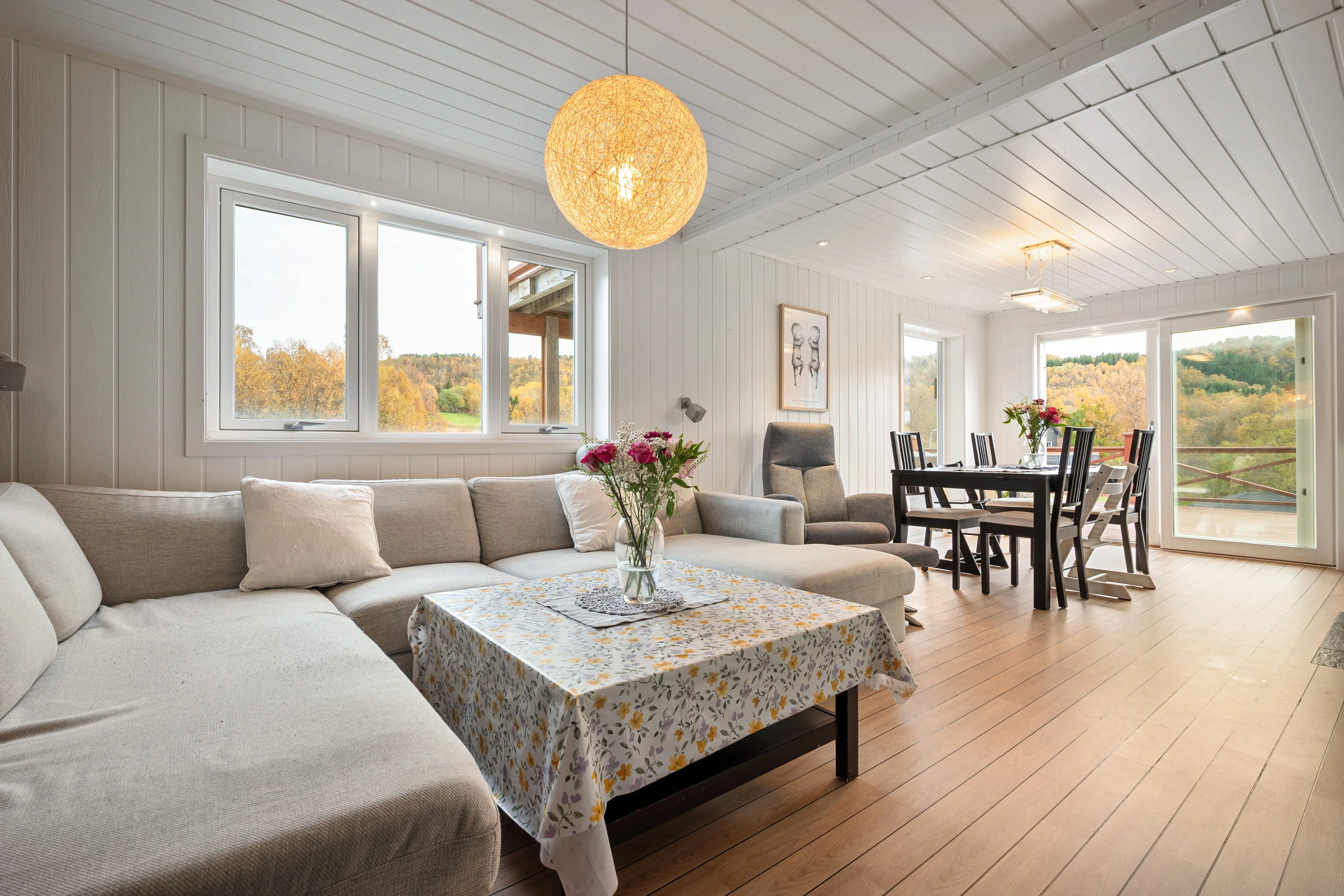 1930s Kilbotn House with Expansive Grounds and Sea Views - Image 4