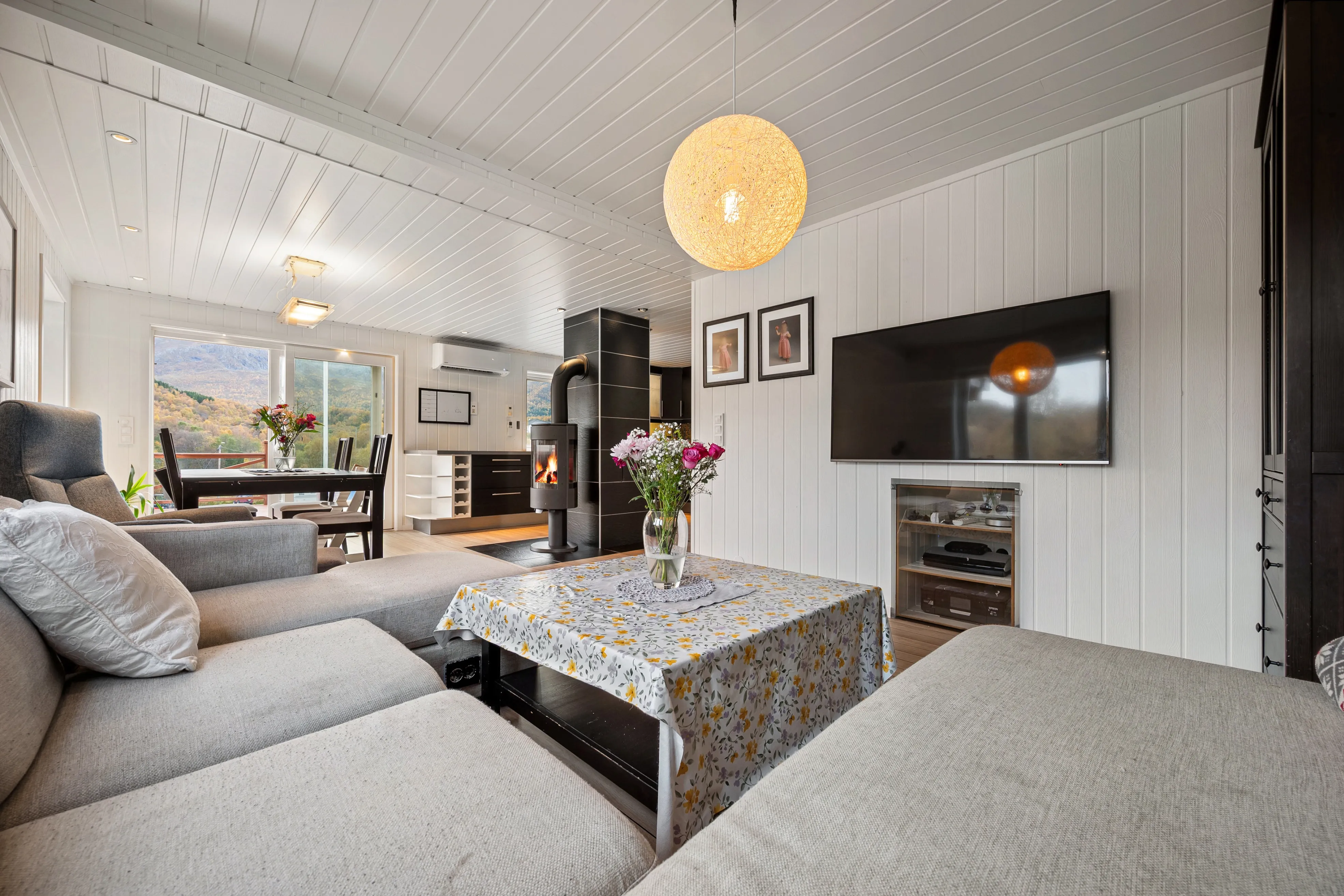 1930s Kilbotn House with Expansive Grounds and Sea Views - View image 7 of 46