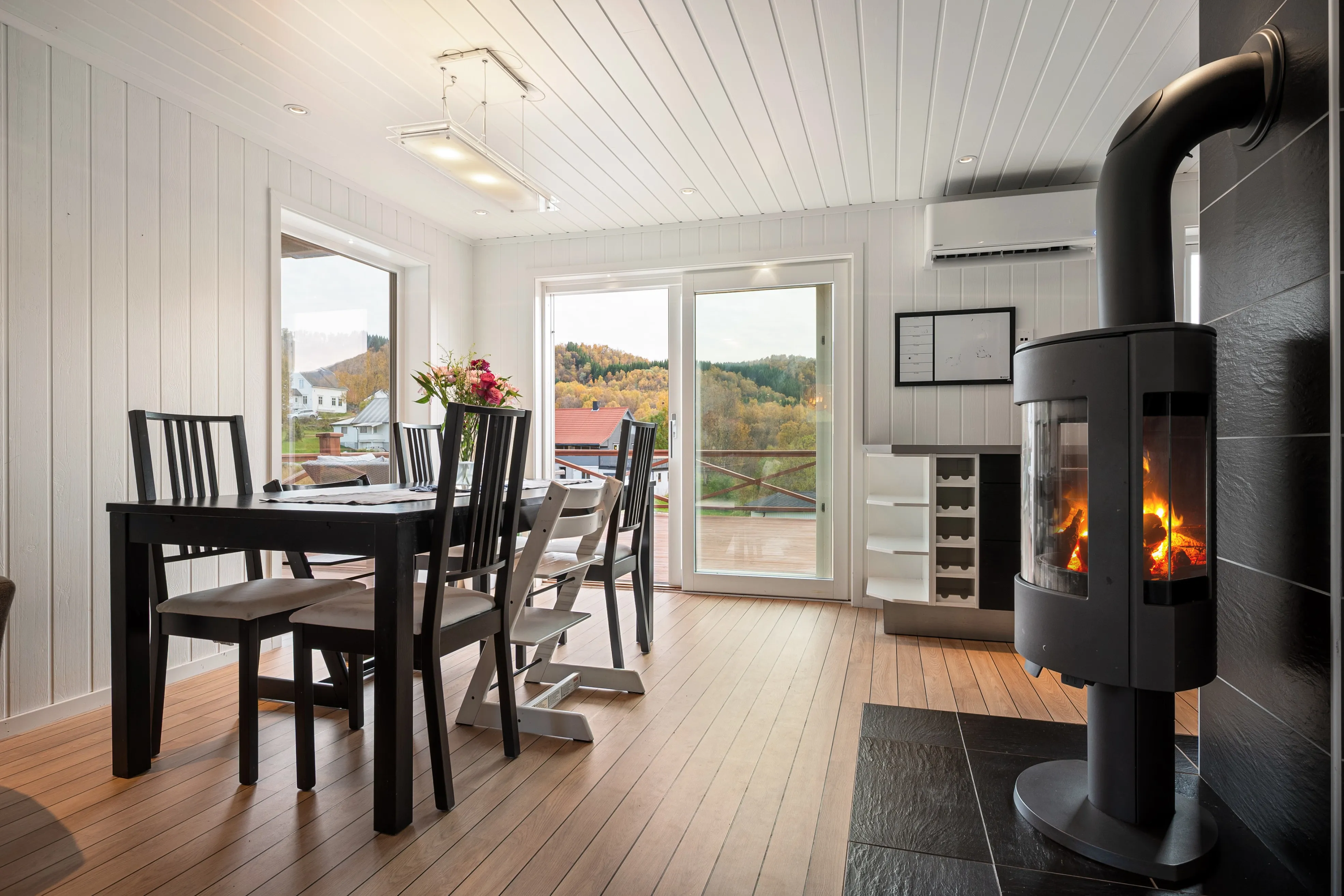 1930s Kilbotn House with Expansive Grounds and Sea Views - View image 9 of 46