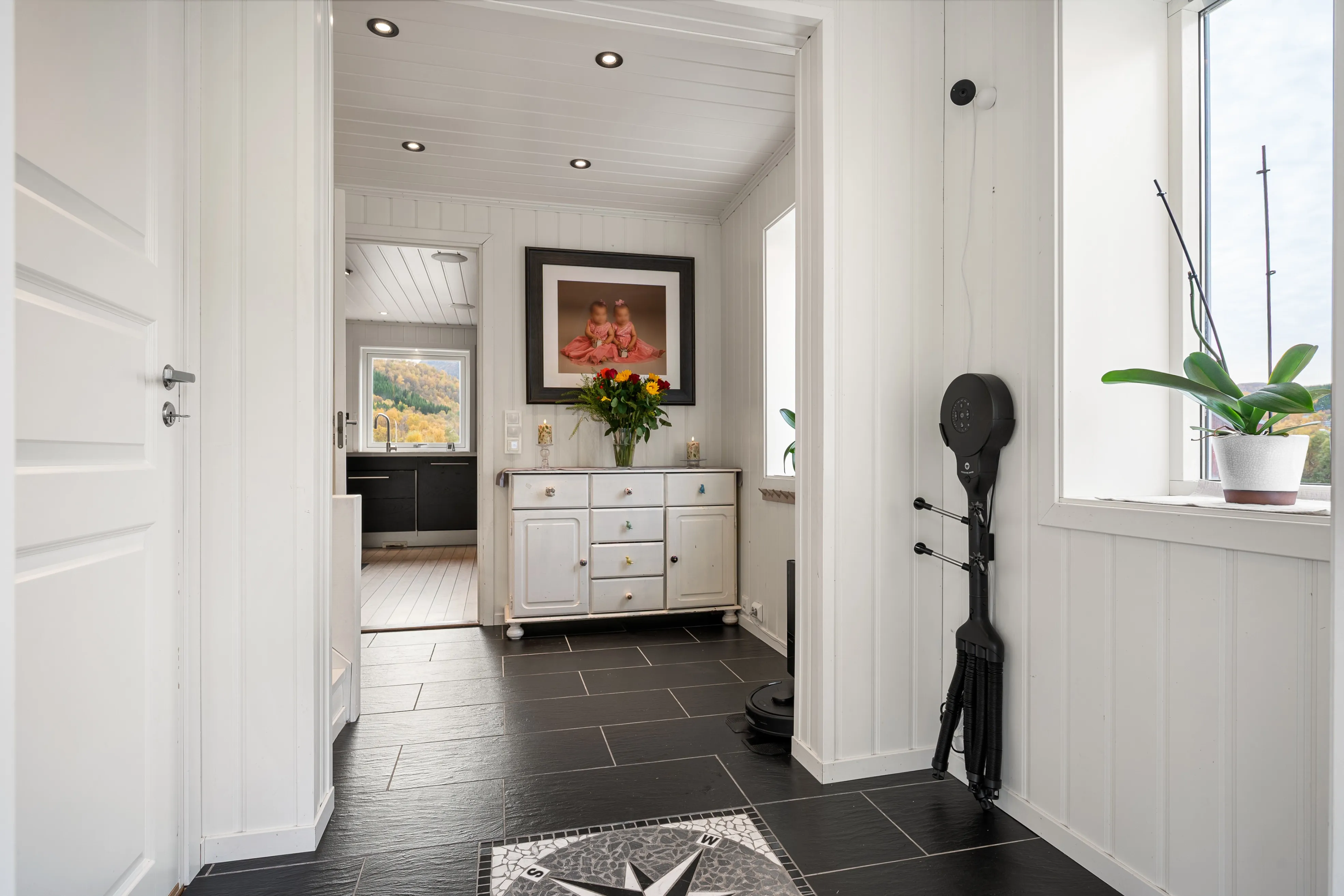 1930s Kilbotn House with Expansive Grounds and Sea Views - View image 17 of 46