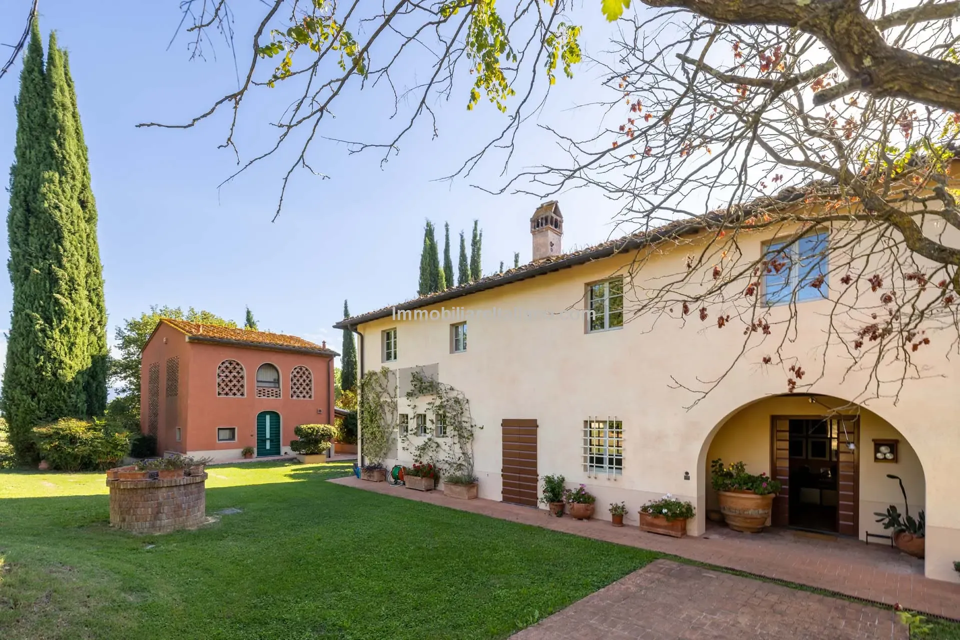 Expansive 5-Bedroom Country House with Gardens Near Vinci, Tuscany - Image 1
