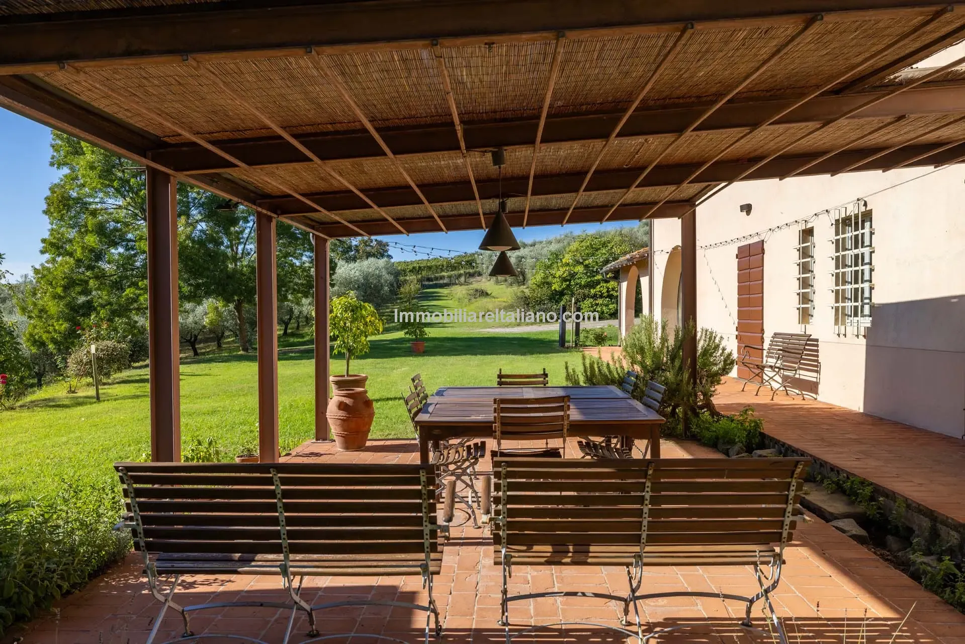 Expansive 5-Bedroom Country House with Gardens Near Vinci, Tuscany - View image 10 of 52