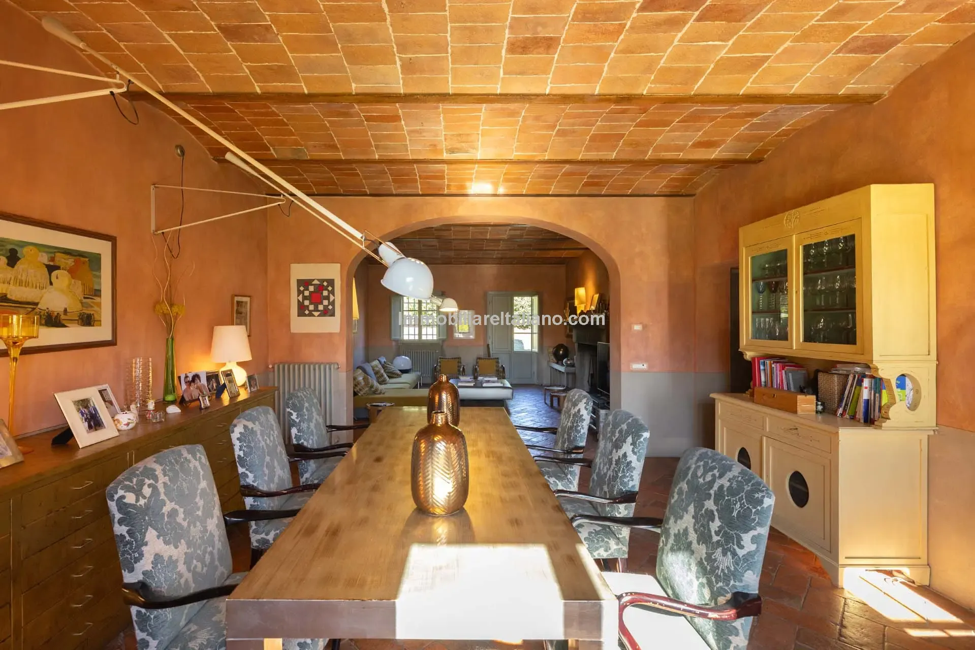 Expansive 5-Bedroom Country House with Gardens Near Vinci, Tuscany - View image 18 of 52