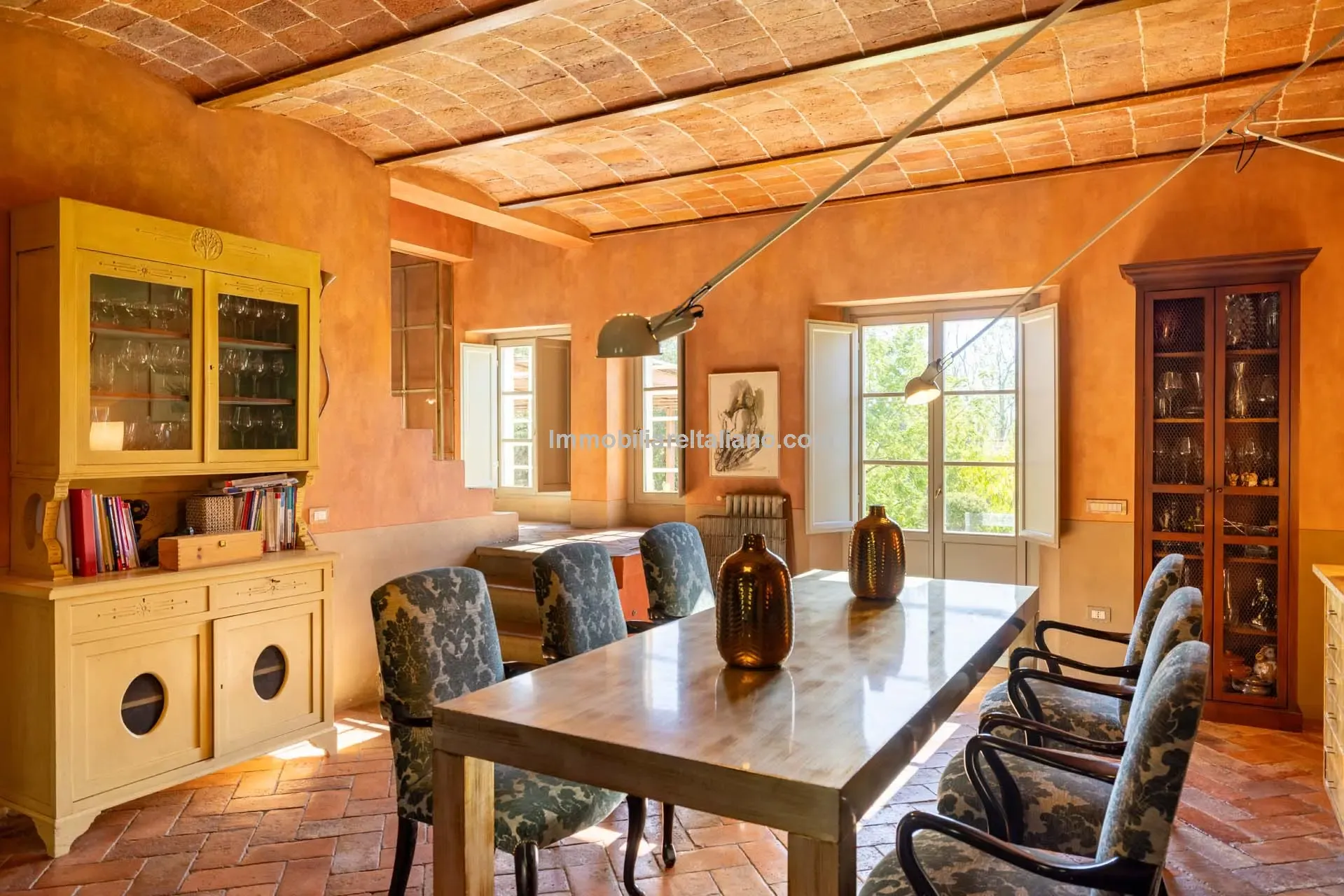 Expansive 5-Bedroom Country House with Gardens Near Vinci, Tuscany - View image 19 of 52
