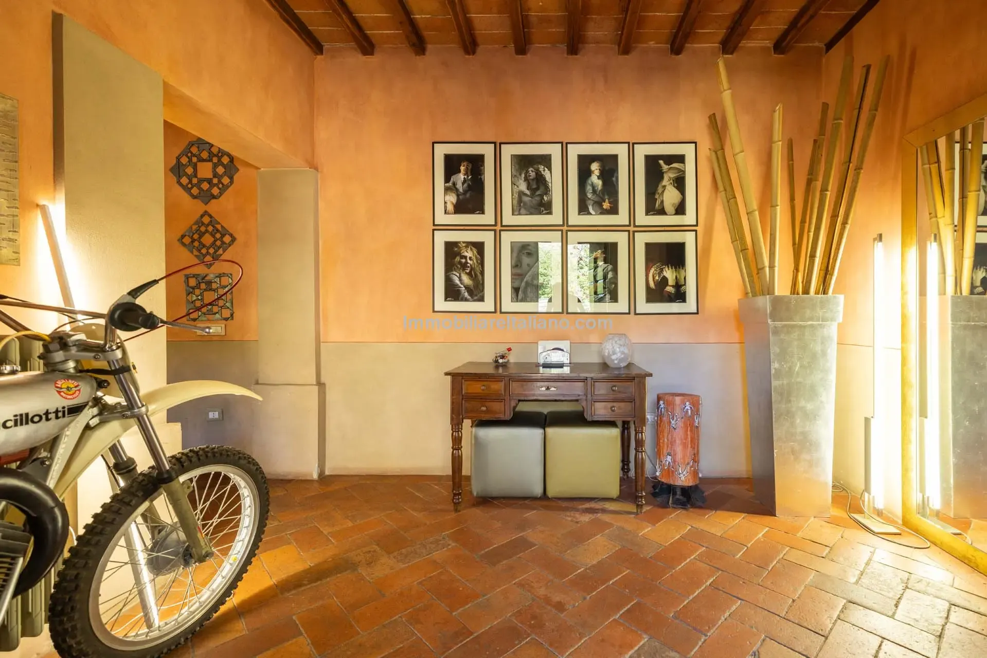 Expansive 5-Bedroom Country House with Gardens Near Vinci, Tuscany - View image 20 of 52