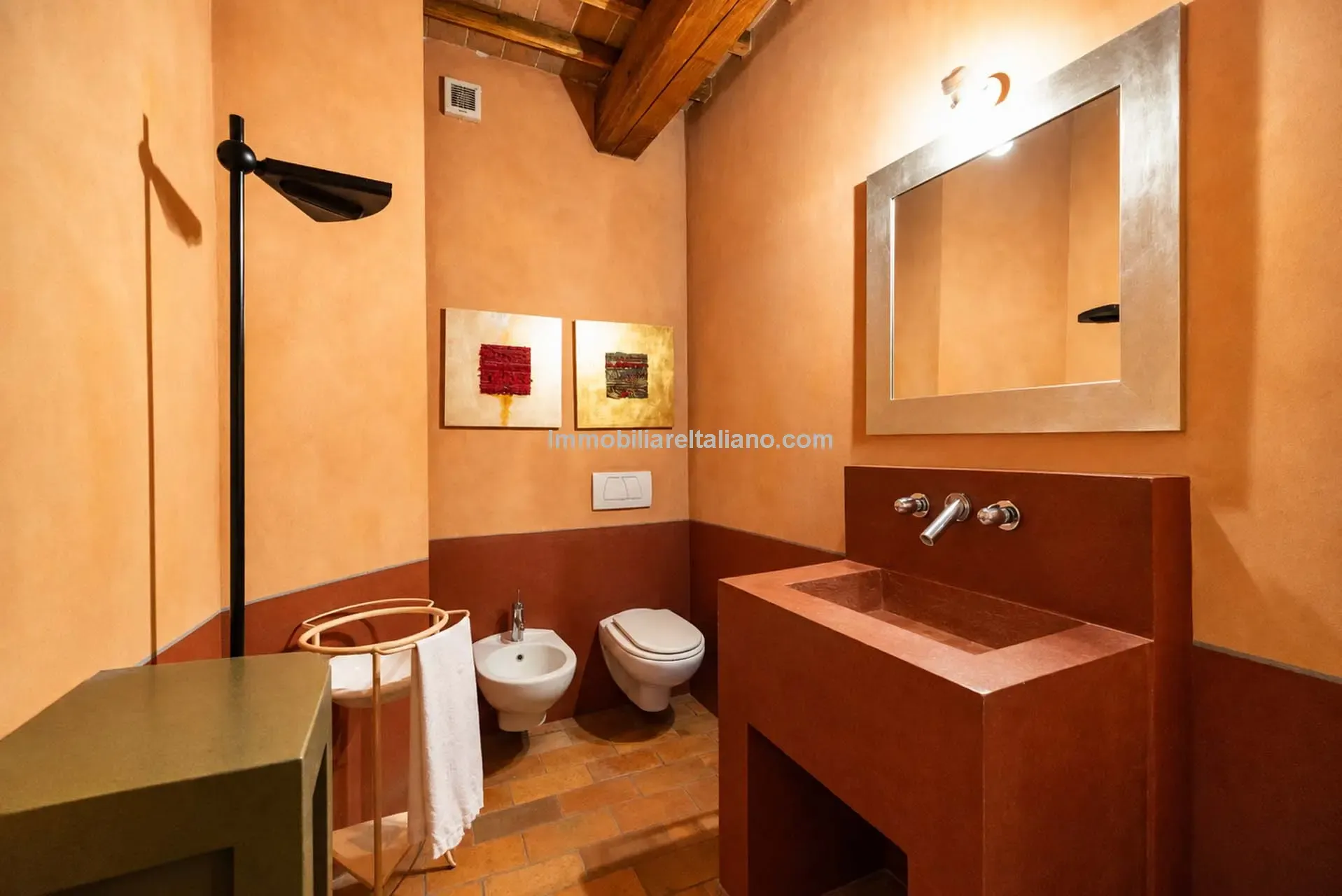Expansive 5-Bedroom Country House with Gardens Near Vinci, Tuscany - View image 22 of 52